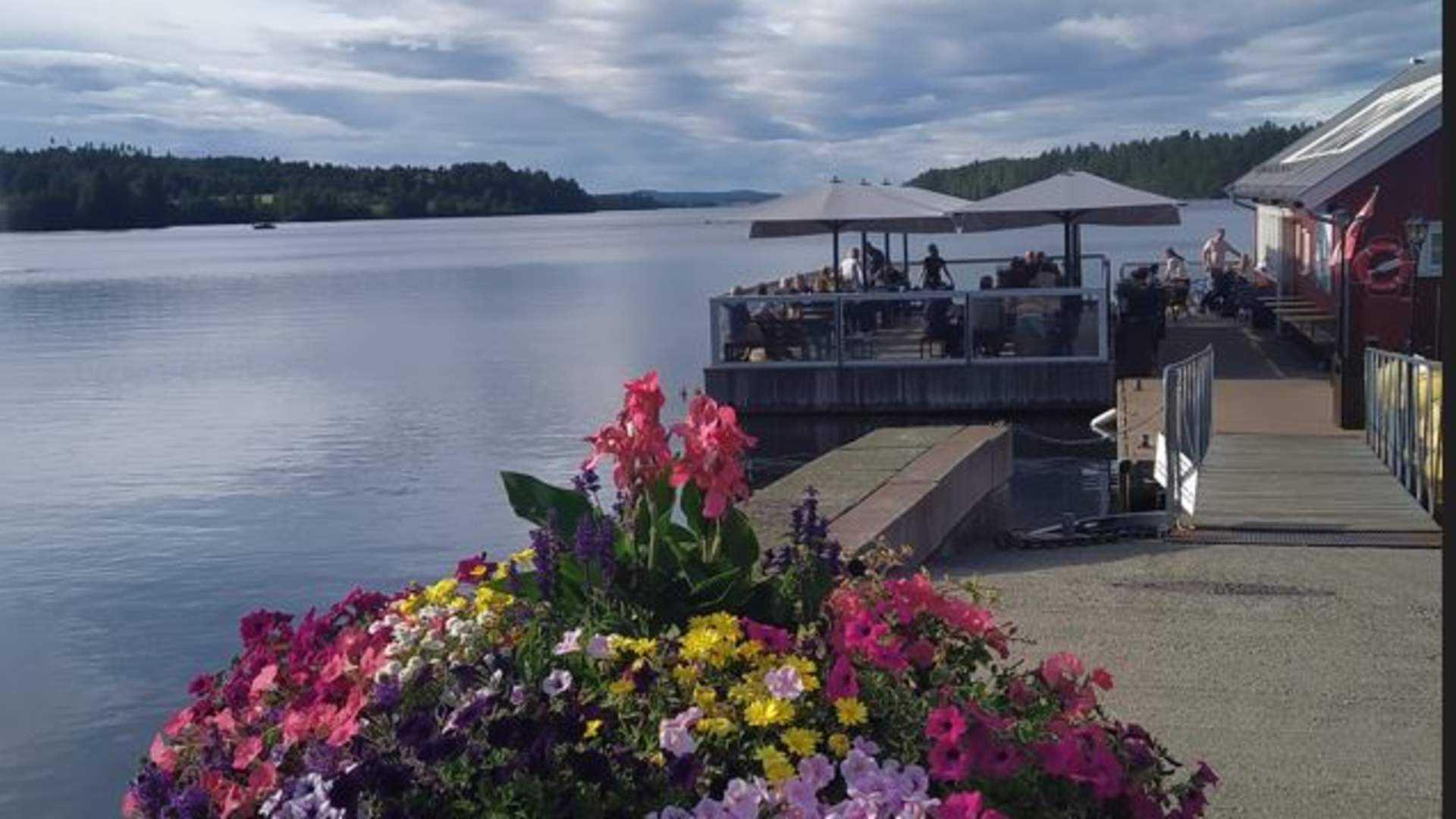 Lørdag i slusene. Velkommen til konsert i Ørje sluseamfi med " Geriatrix with the Gunn"
