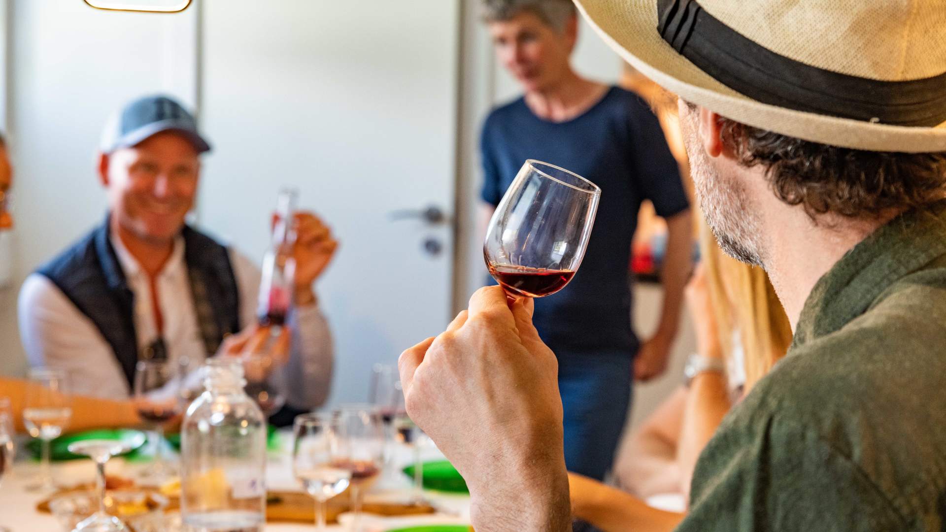 Bringebærlandet vinsmaking foto paul hughson_visitdrobakoscarsborg.no66