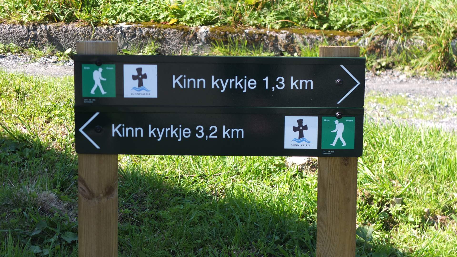 Det er merka tursti rundt øya. Foto: Sara Marie Ytreøy