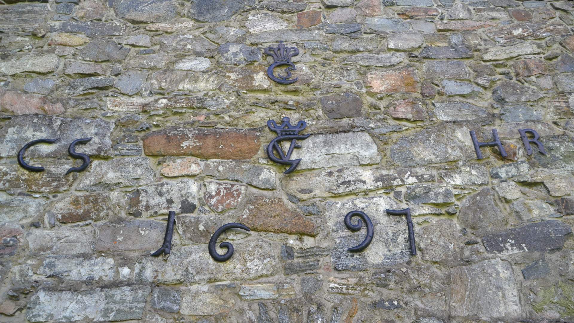 Nes kirkeruiner 1697