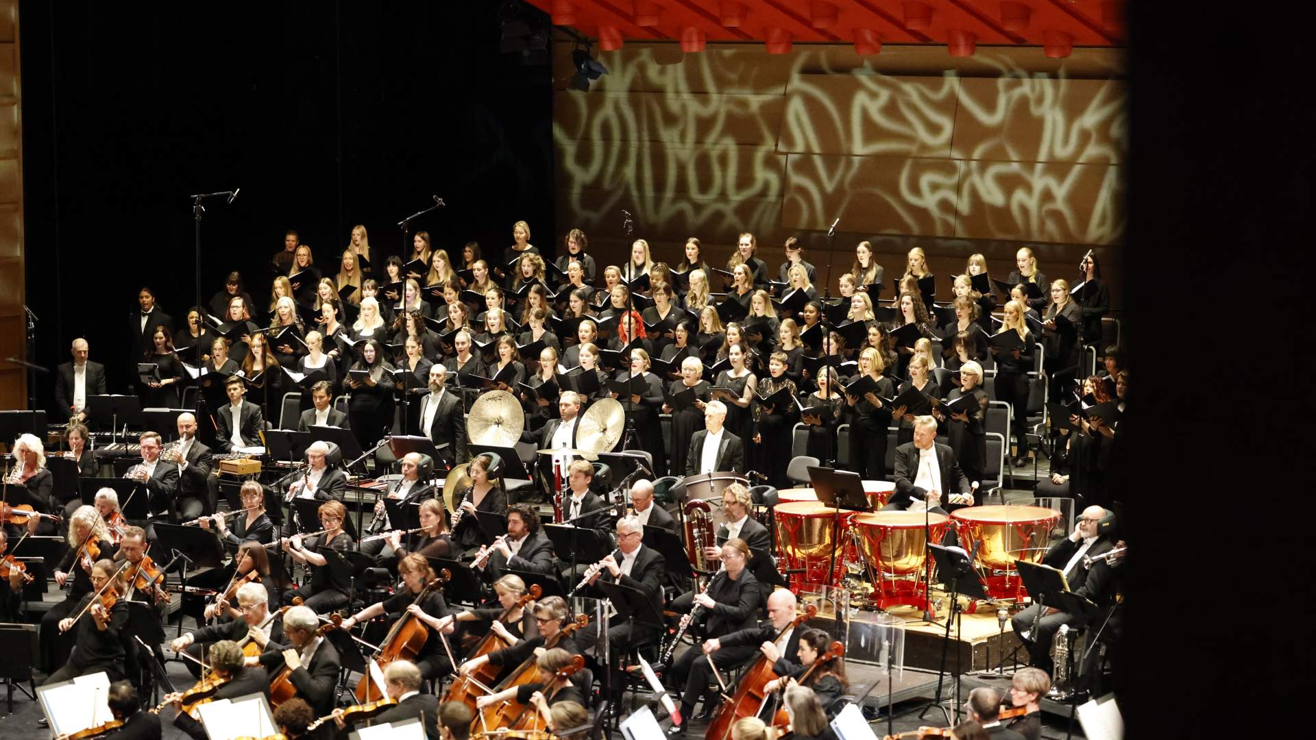 Carmina-Burana-Bergen-Filharmoniske-Orkester-foto-Tarjei-Hummelsund 1
