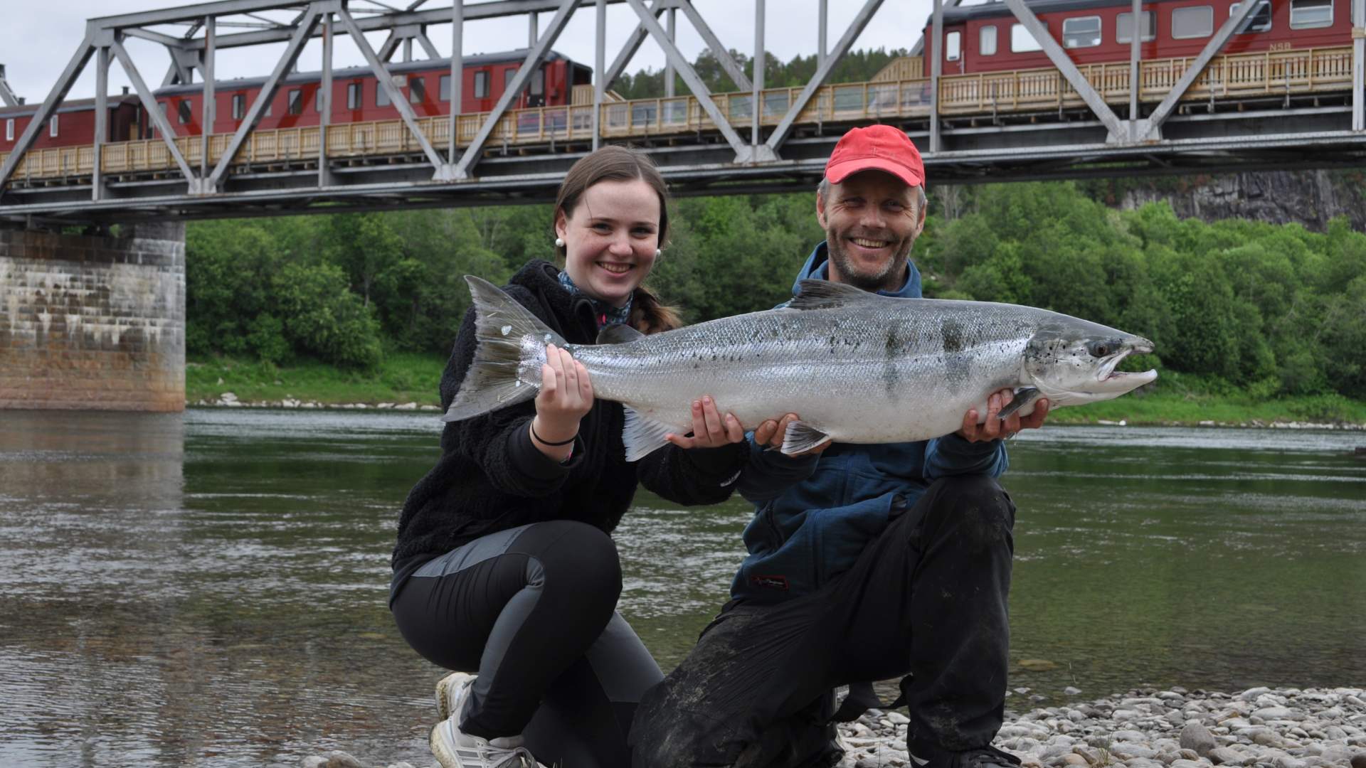 Laksefiske ved Namsen Salmon and Train Experience i Overhalla