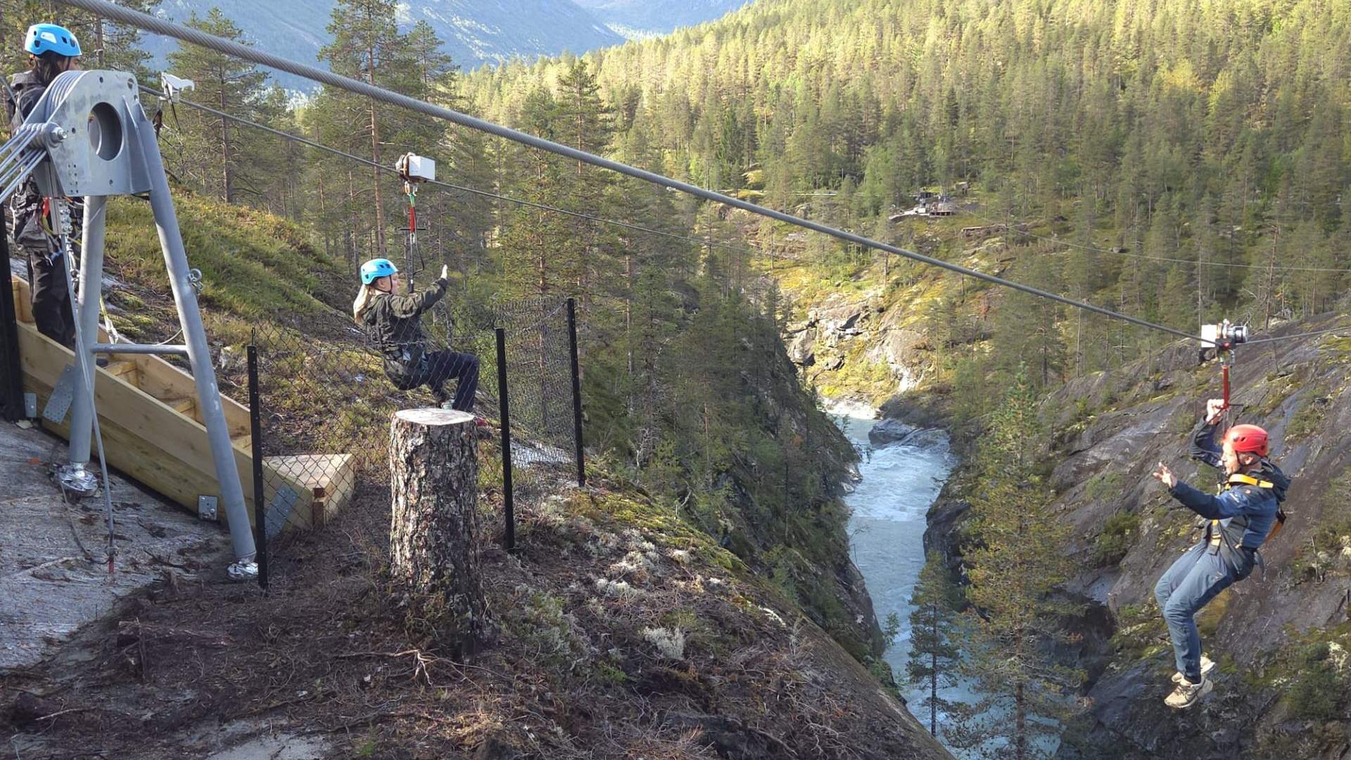 SkyRavn Zipline - IceTroll