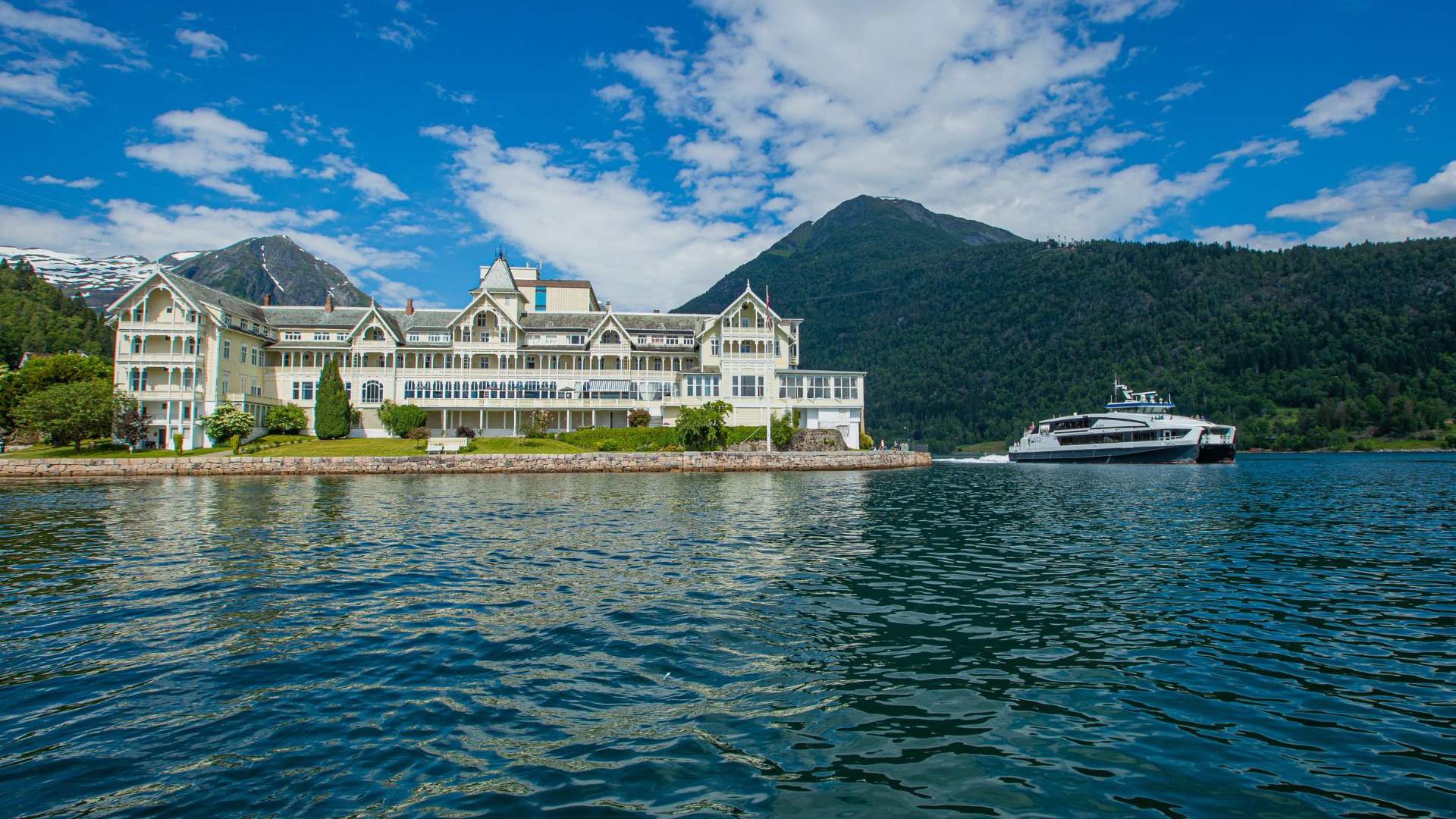 Ekspressbåt frå Balestrand