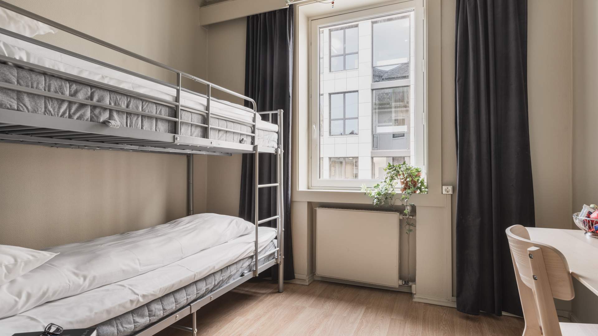 Double moderate room