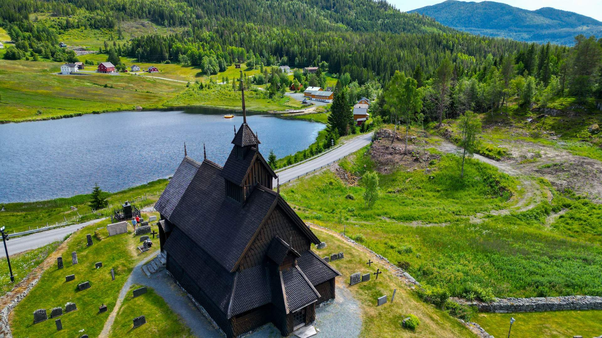 Eidsborg stavkyrkje sett frå lufta
