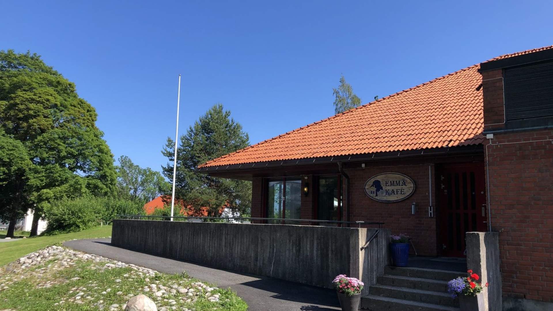 Emma Kafe´ inngang