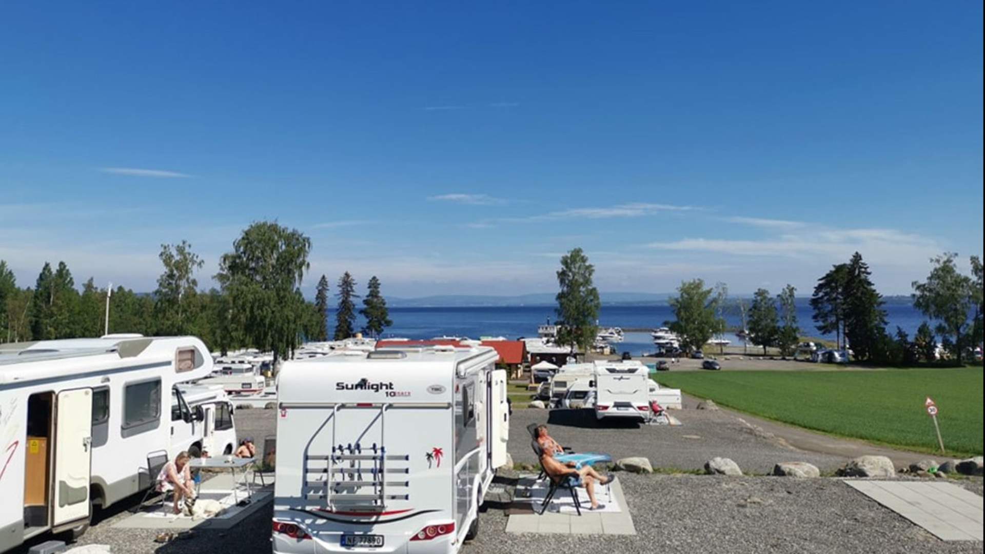 Bobilparkering i Evjua Strandpark