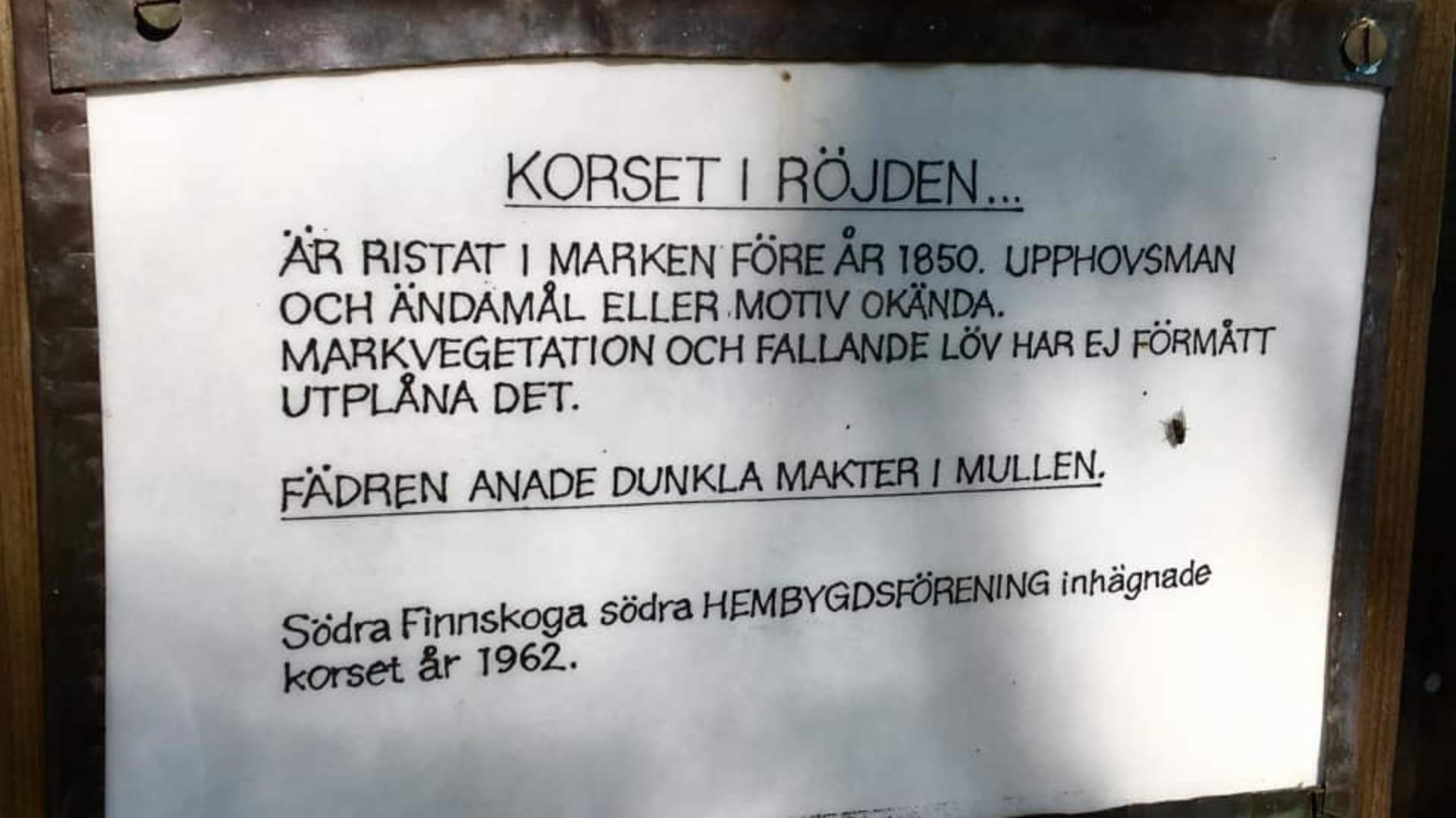 Finnskolgeden, korset i Röjden