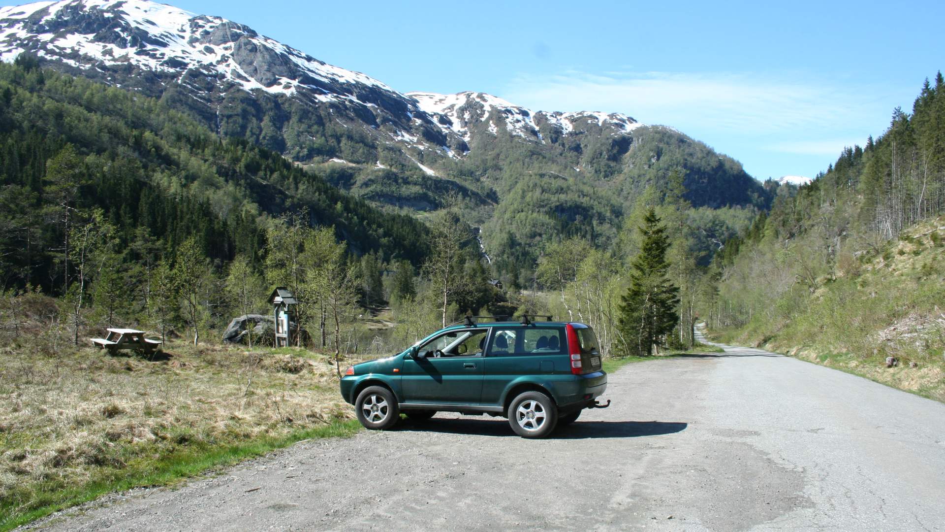 Fitjadalen første parkering berre om det er plass foto Hege Grane Hisdal