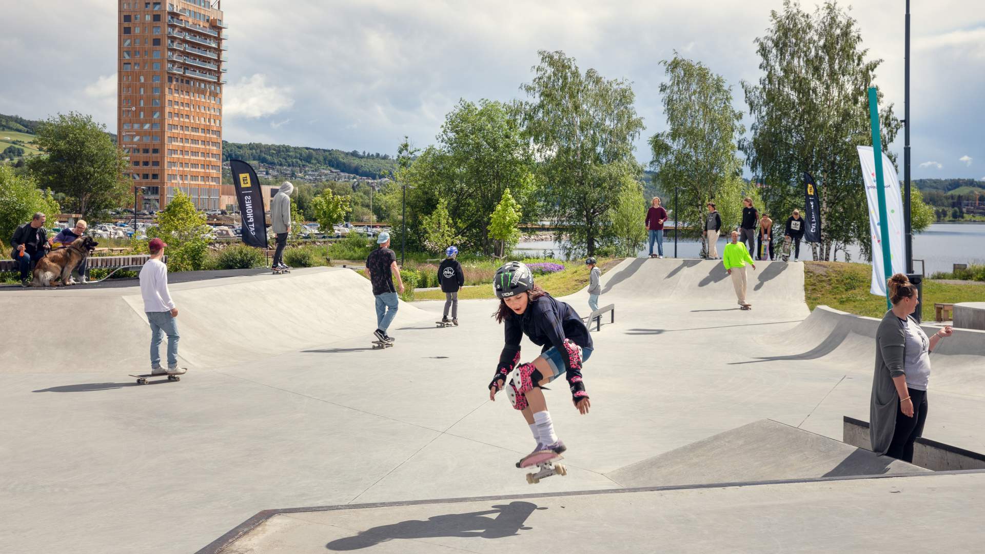 Fra skateanlegget i Mjøsparken