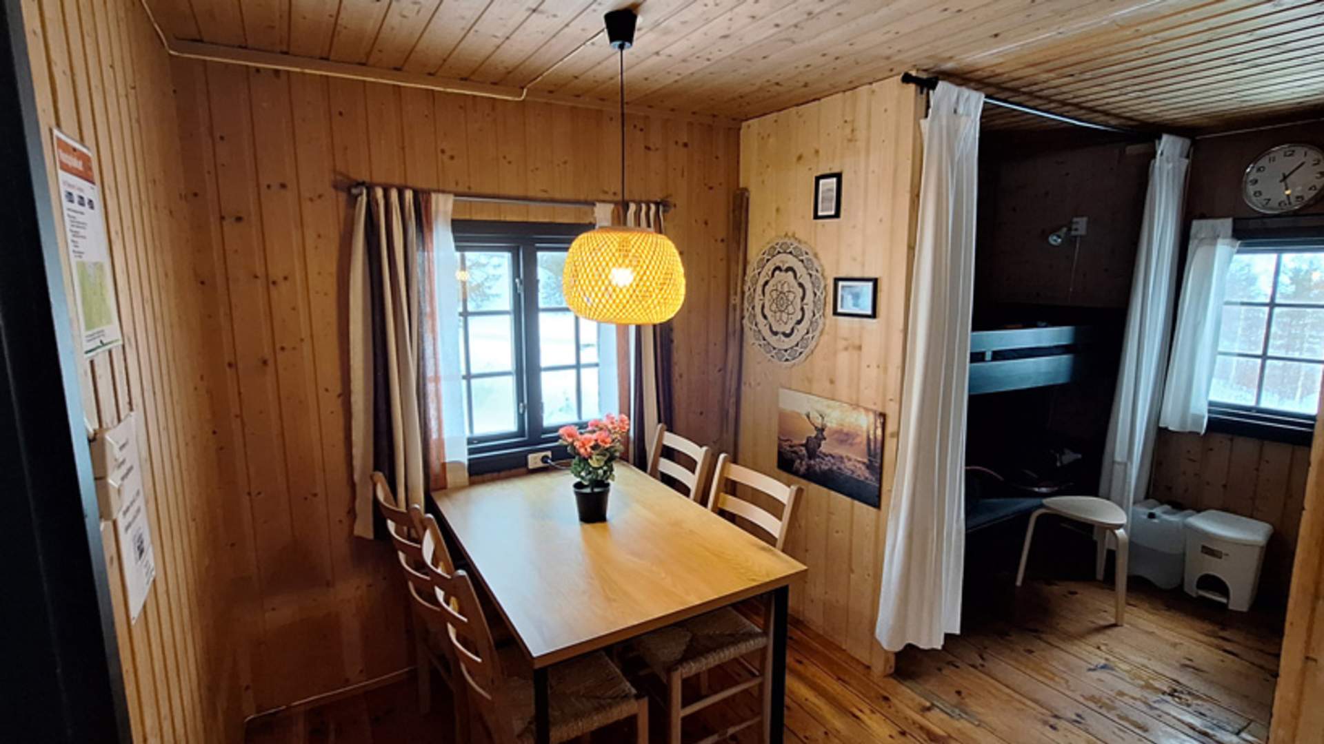 Fyresdal_Sommer_Telemark-Camping-og-motel_interør-hytte-2_1000x461