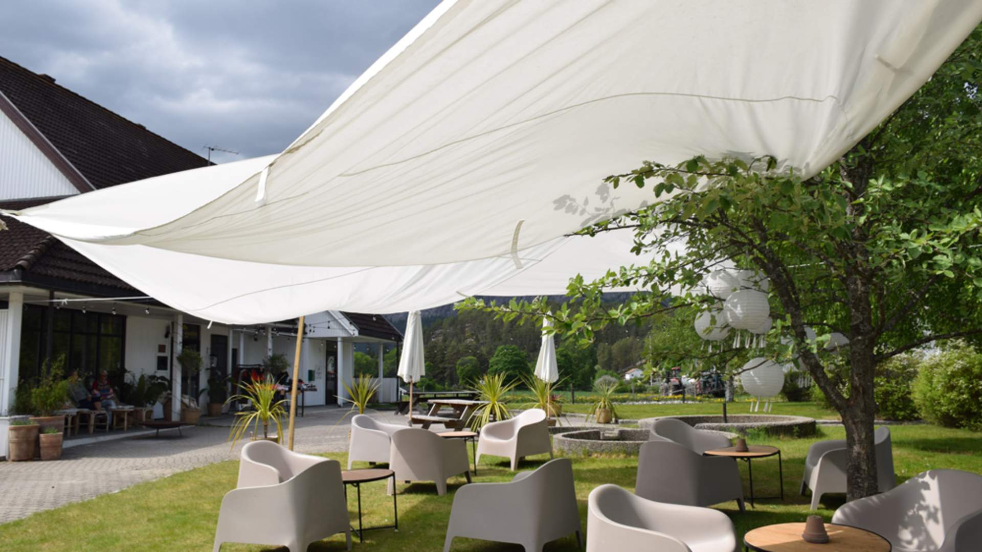 Fyresdal_sommer_uteområdet_Hvelvet_1000x667