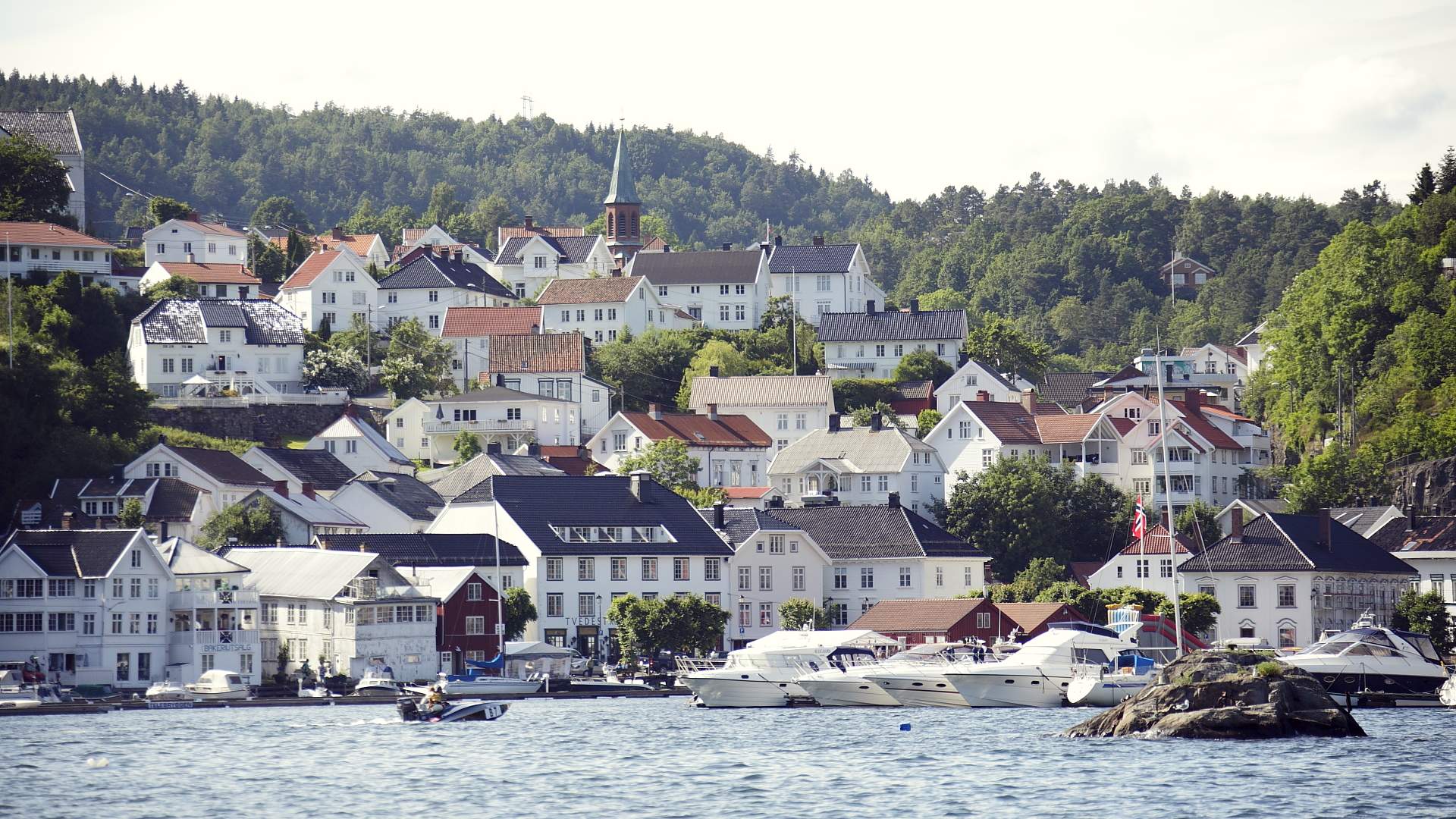 Tvedestrand fra havna