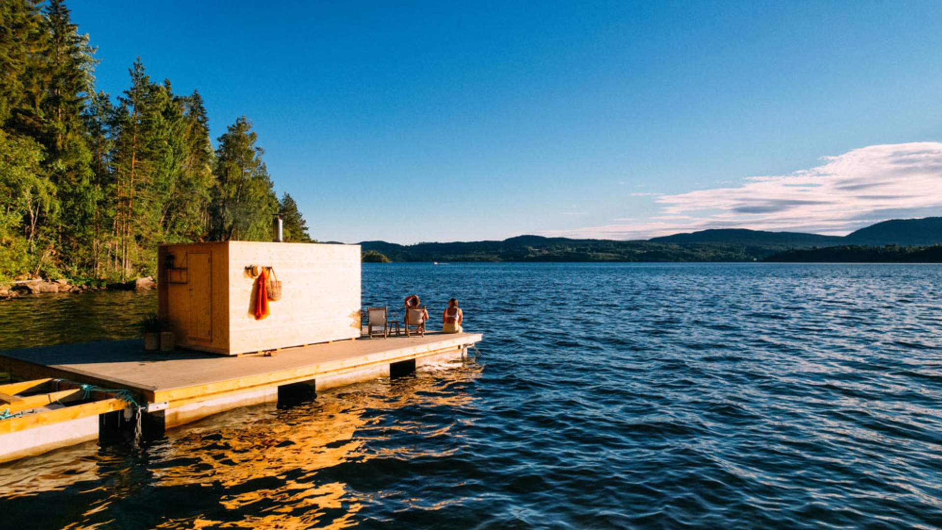 Gvarv_sommer_badstue-til-Lien-Gård-ved-Norsjø_1000x667