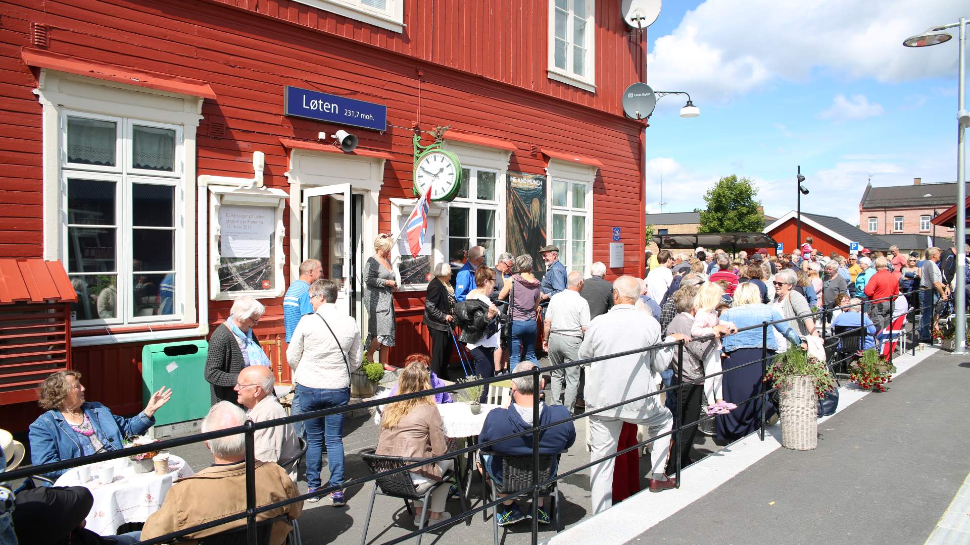 Løten Nærstasjon og Landhandleri uteservering