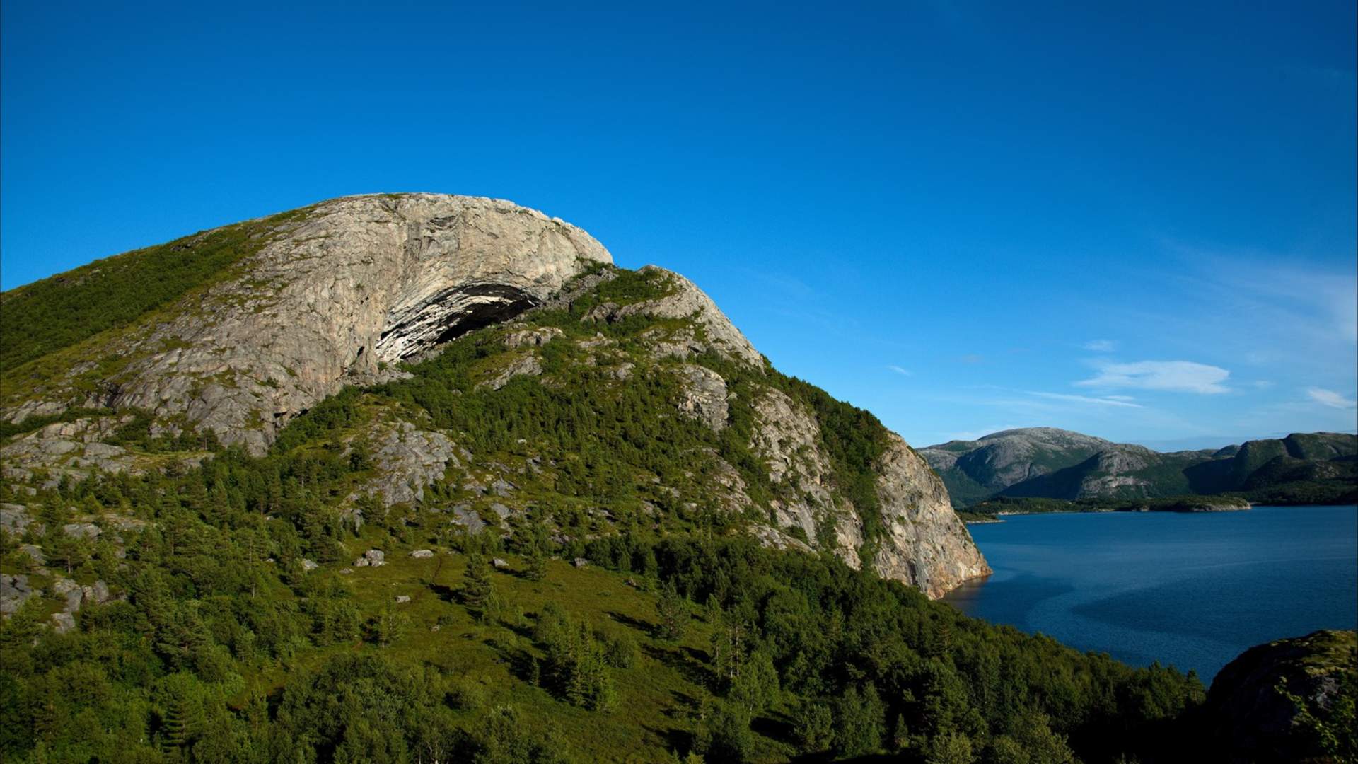 Hanshelleren-Flatanger-bernartwood-2803059- Foto_Petr_Pavlicek_1500