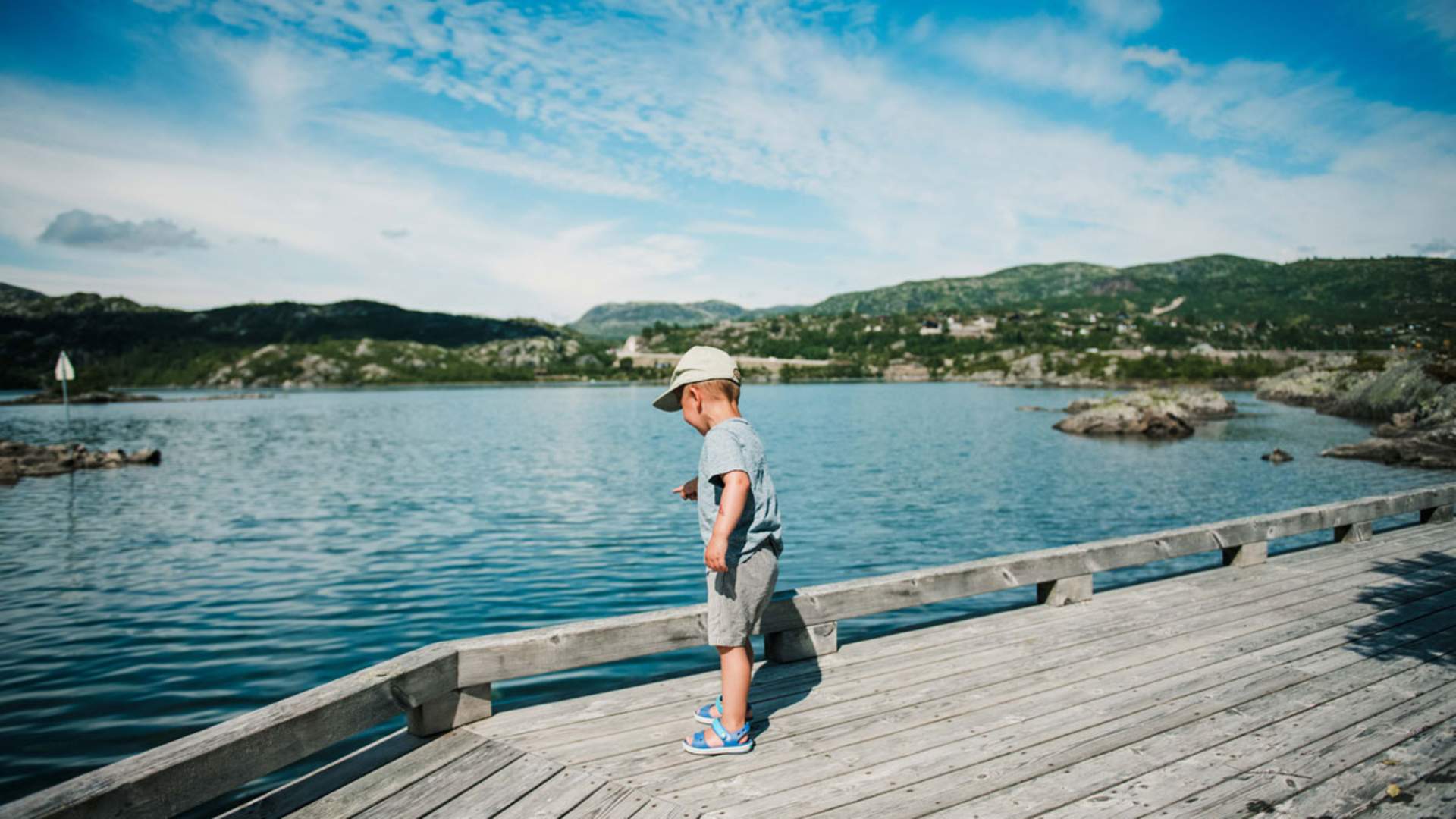 Haukeli_sommer_Vasseventyret_gutt-brygge