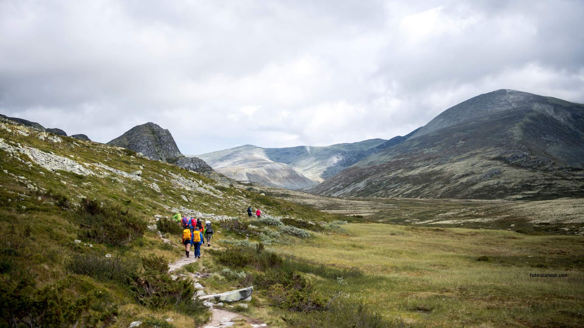 Hiking near Smuksjøseter SCANOUT.COM (2)
