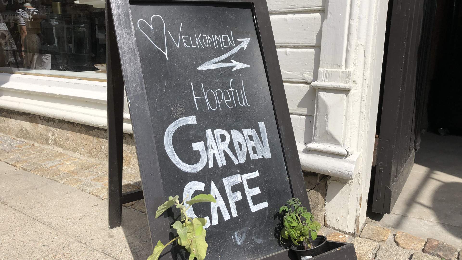 Hopeful-Garden-skilt