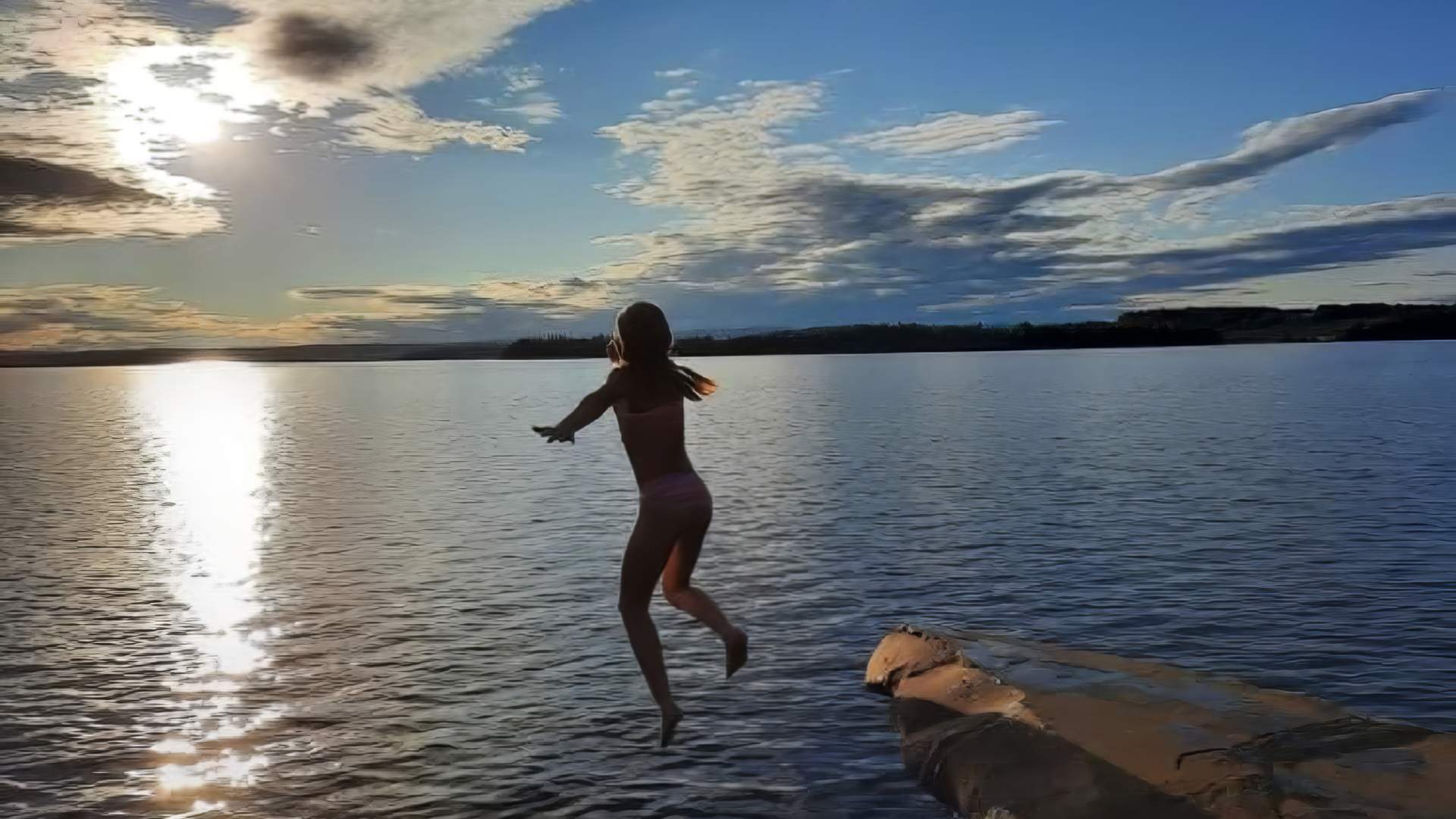 Hopp fra molo i Utvika