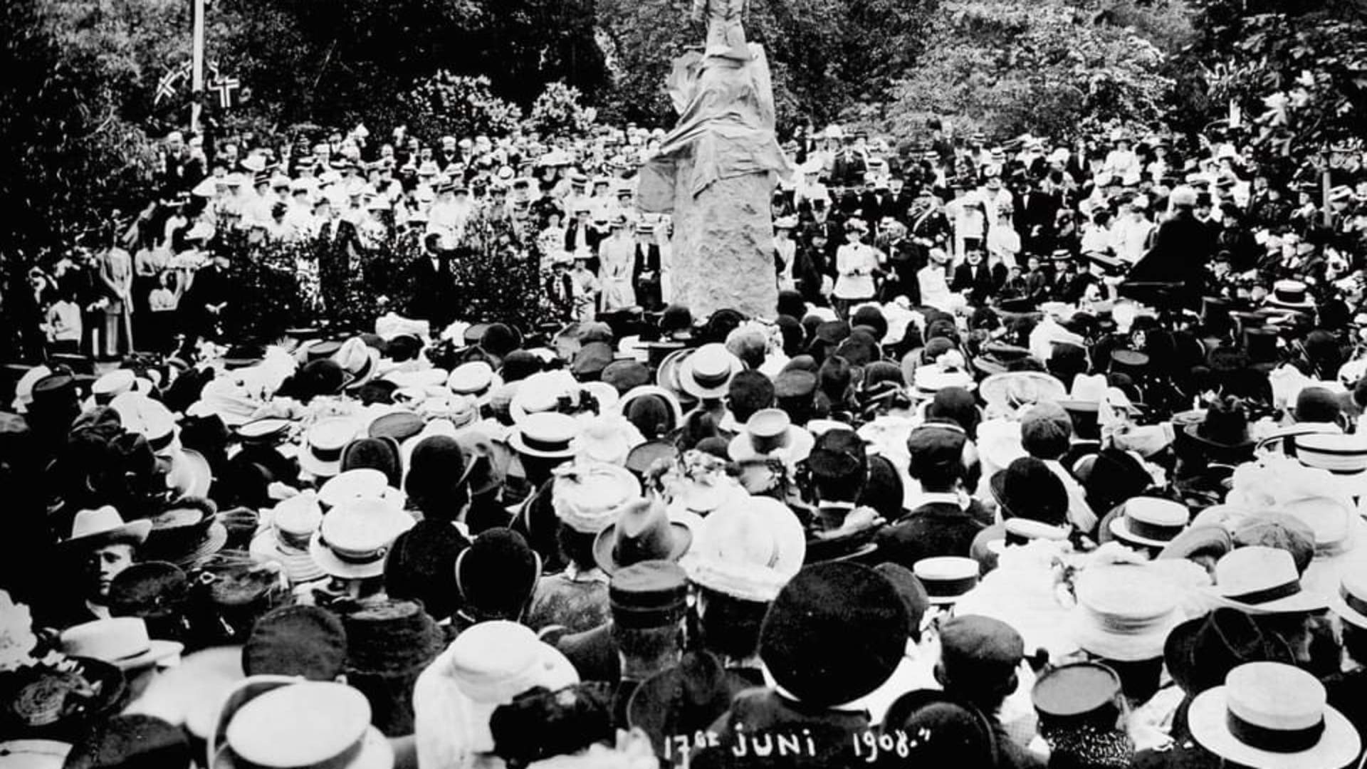 Avdukingen av Wergelandsstatuen i1908