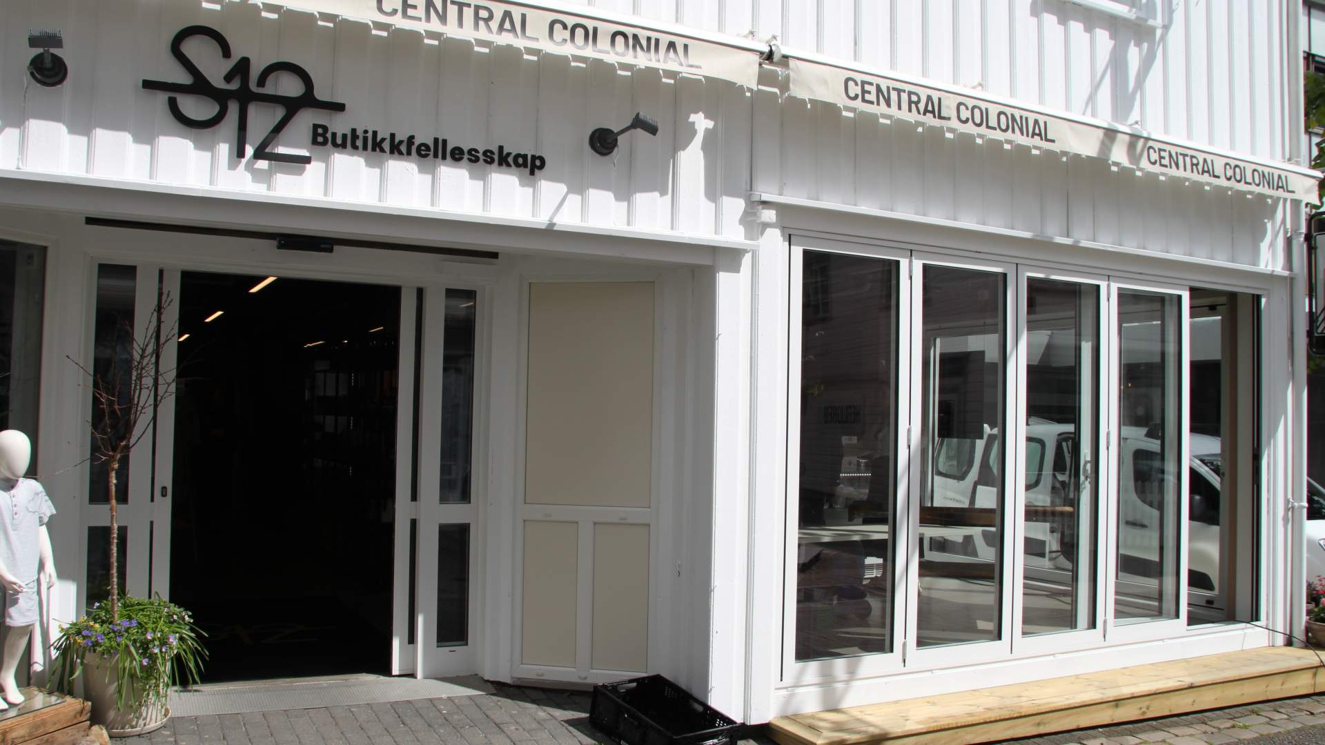 Central Colonial