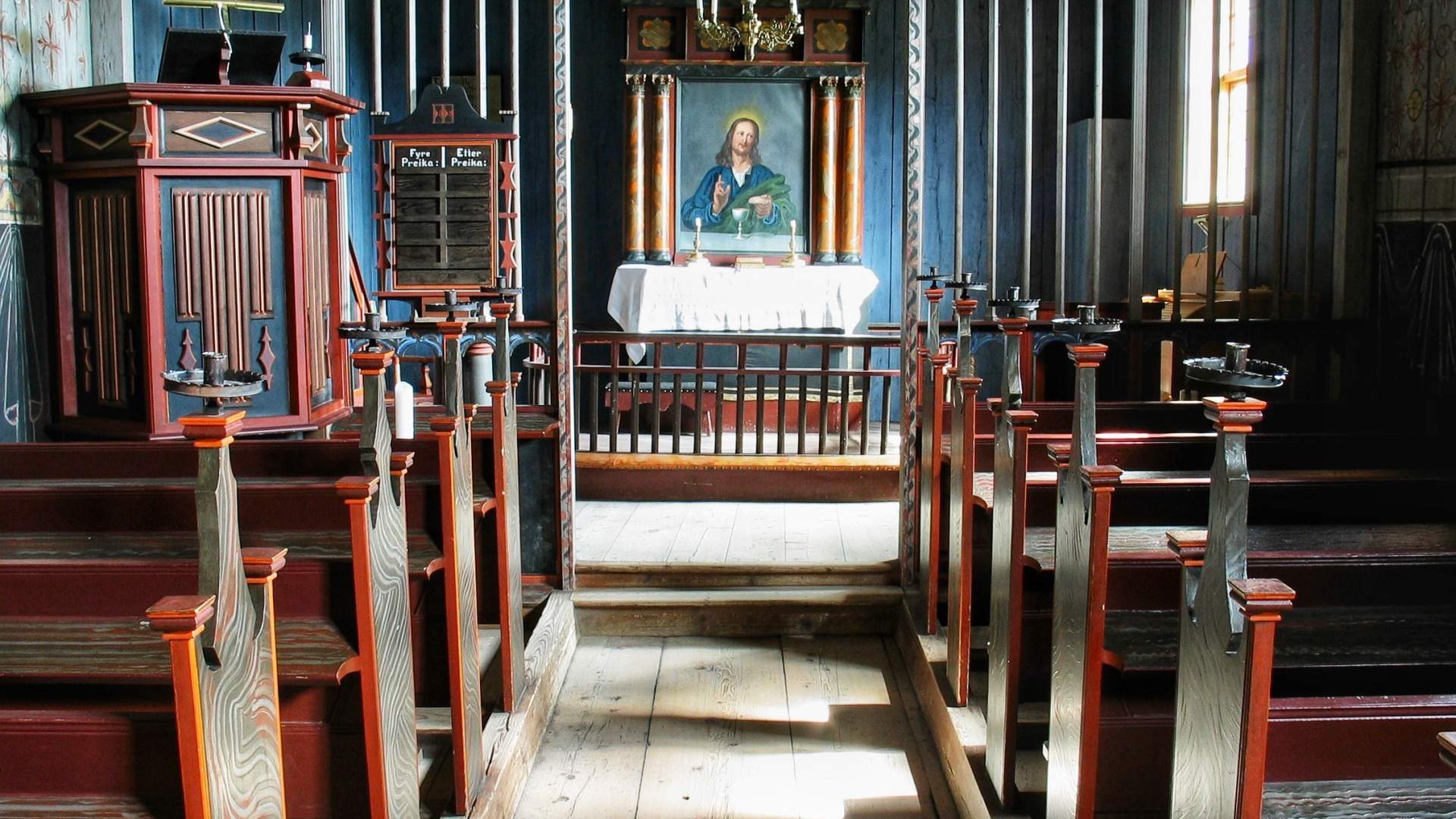 Interiør stavkyrkja L Jamtveit R