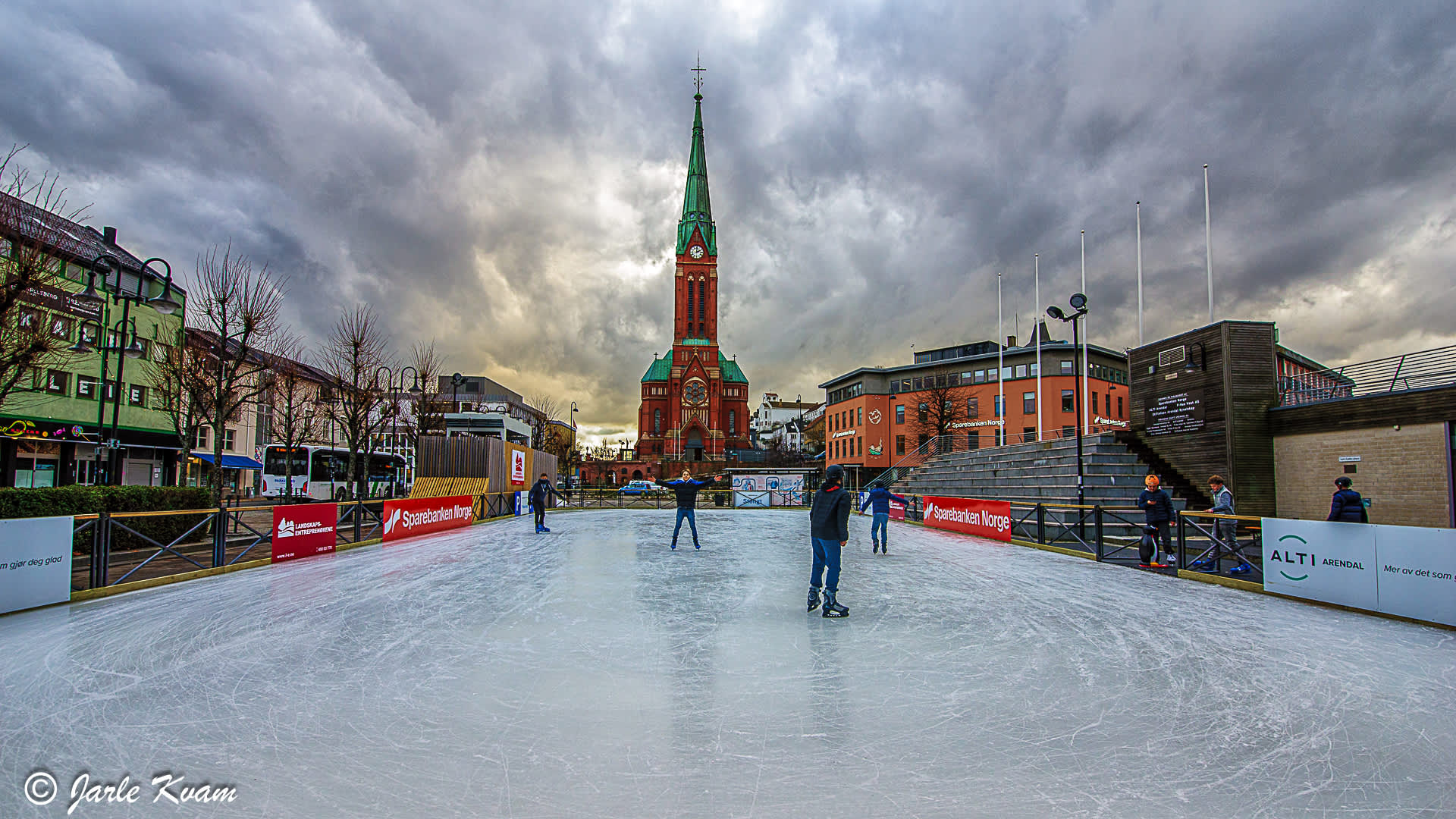 Isbane foran Arendal kultur- og rådhus