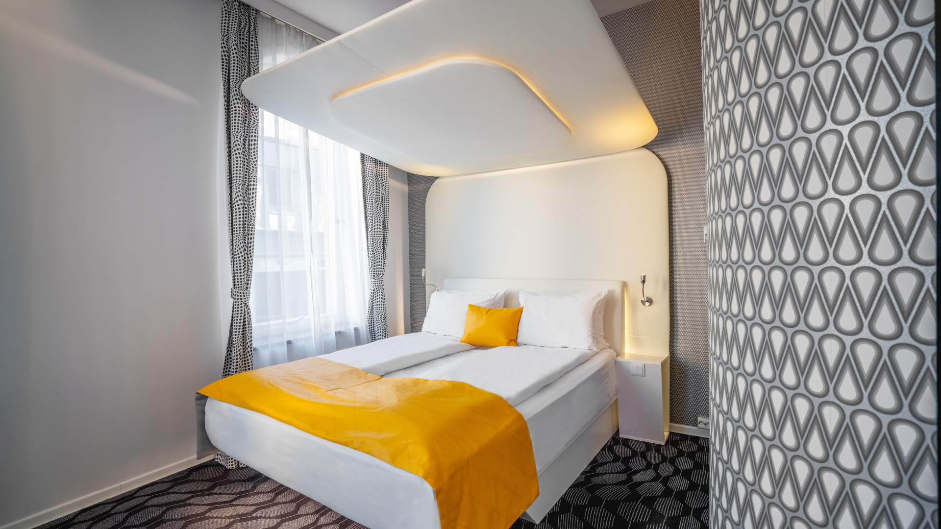 KO_JS_203_room_8