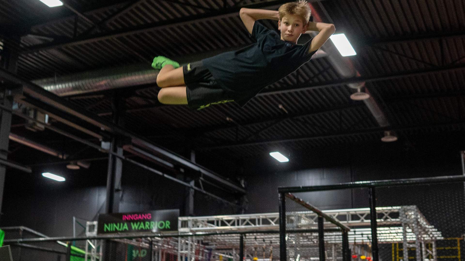 Høye svev i Skyland Trampolinepark