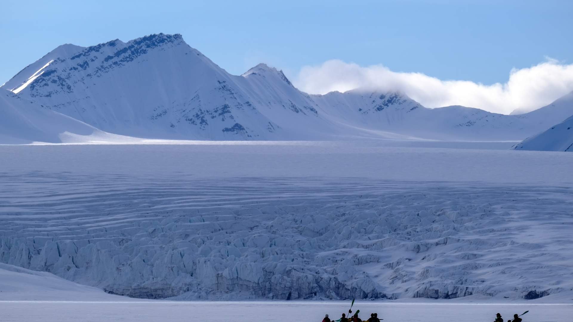 Kayaks glacier seaice 3
