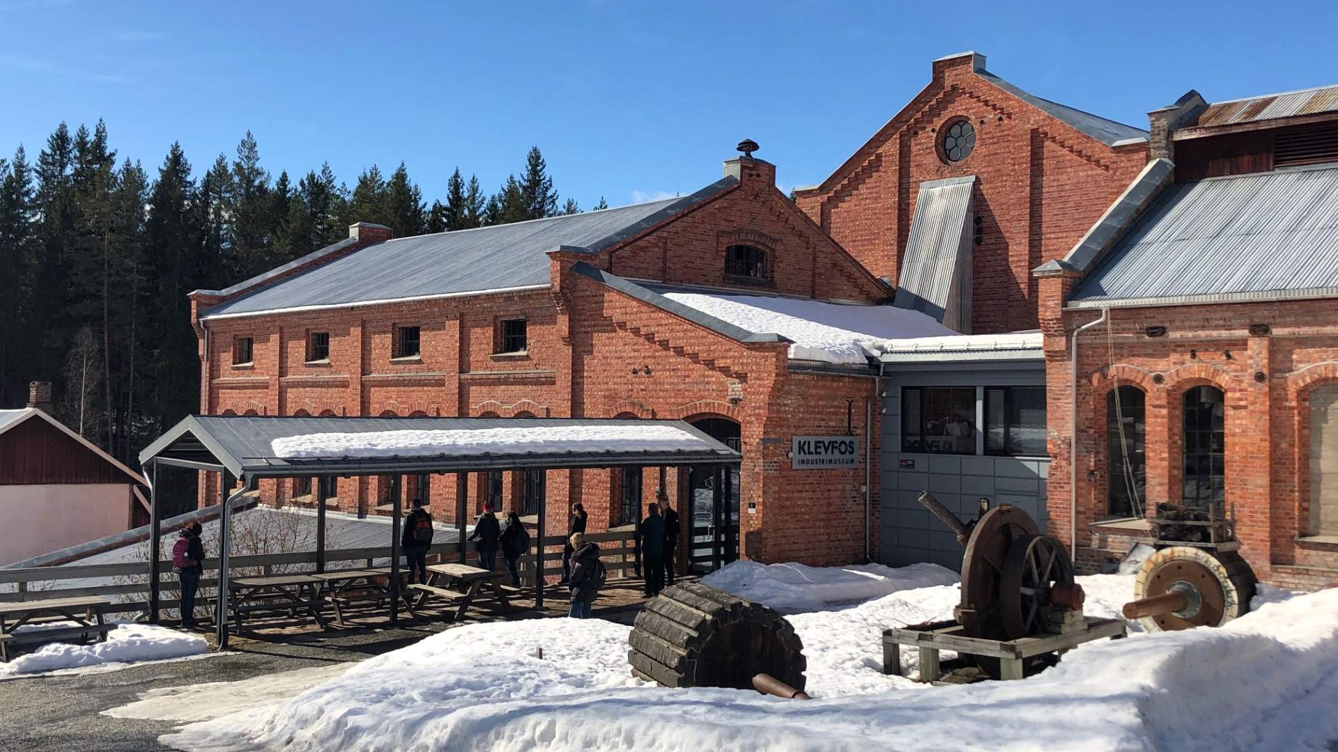 Klevfos fasade vinter