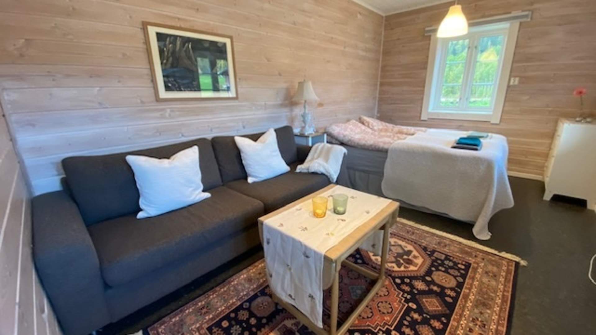 Korslund Ga°rd - overnatting og sofa