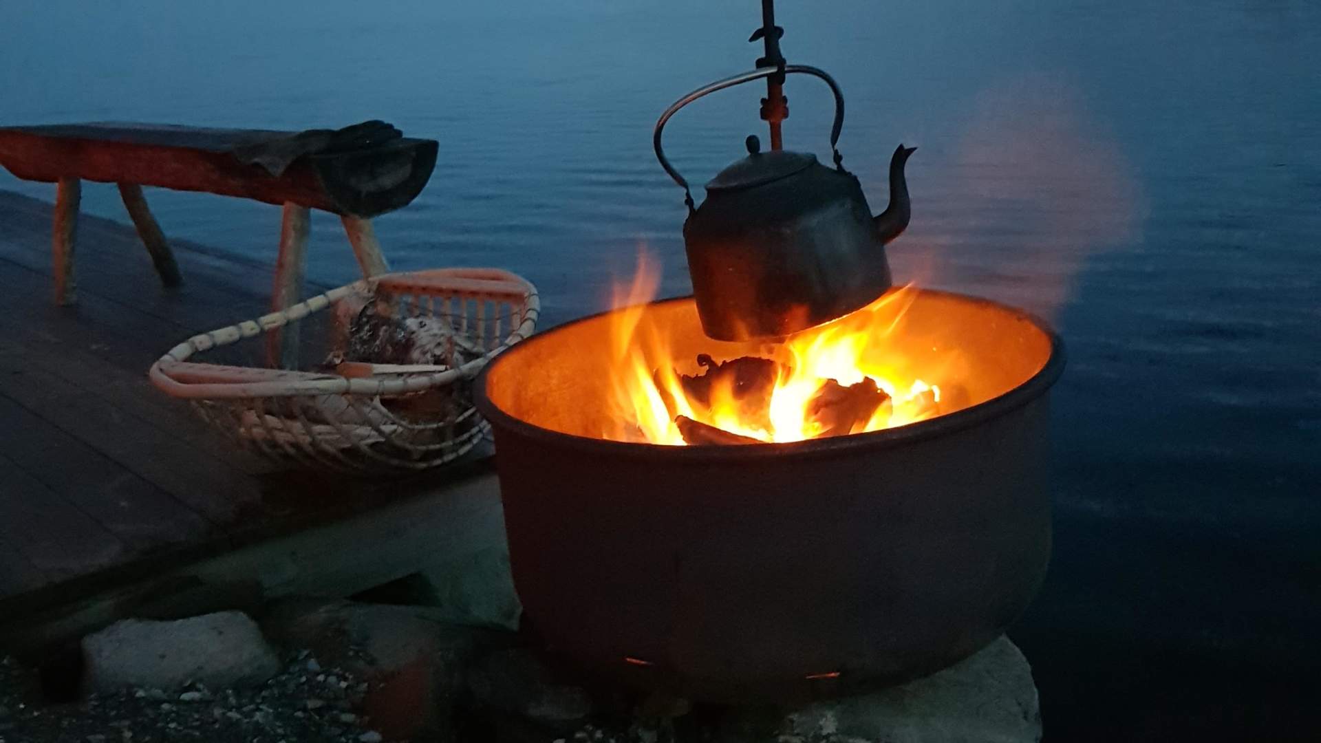 Kos rundt bålpanna