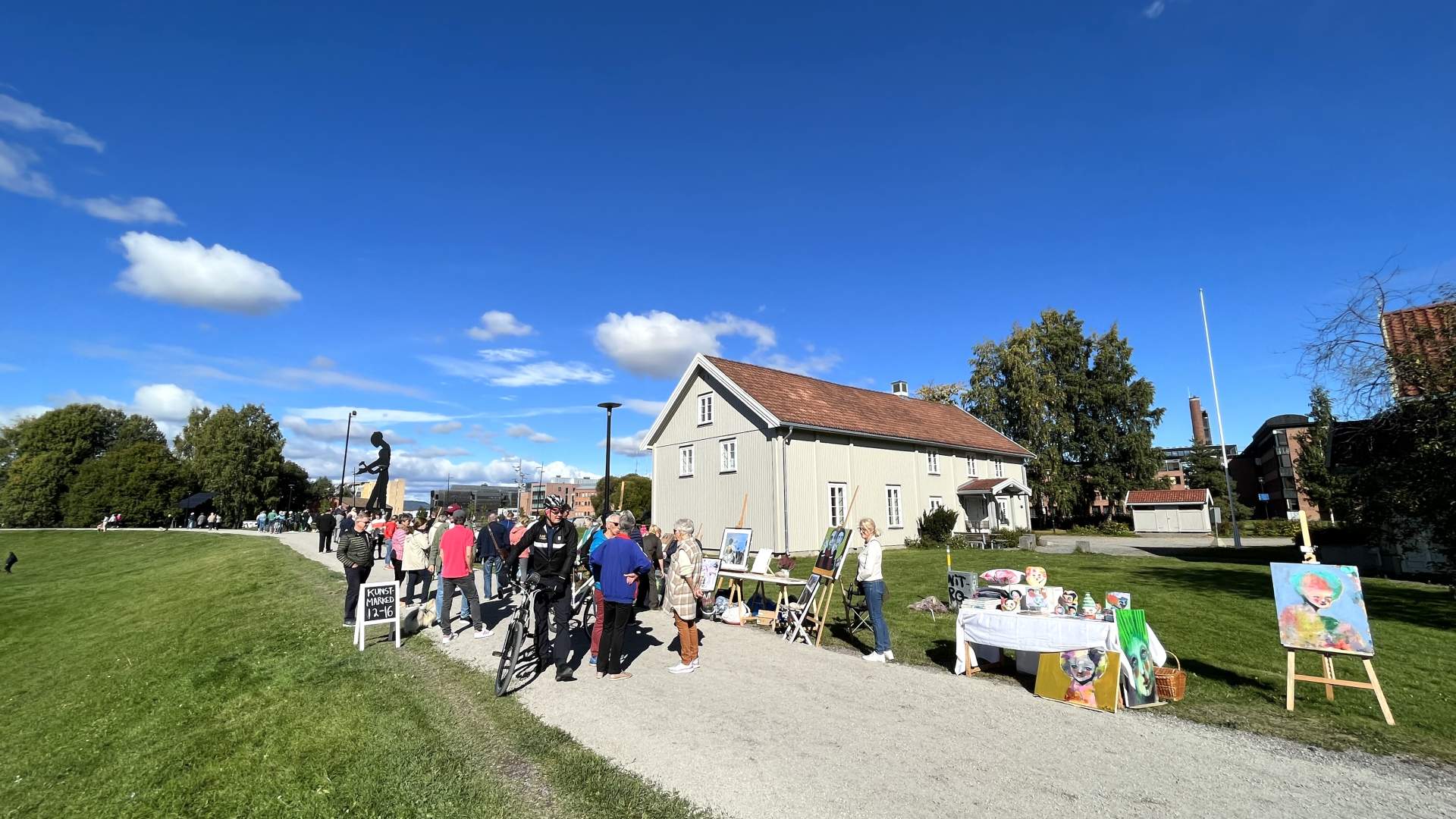 Kunst pa° Flomvollen oversiktsfoto foto Kari Anne Marstein