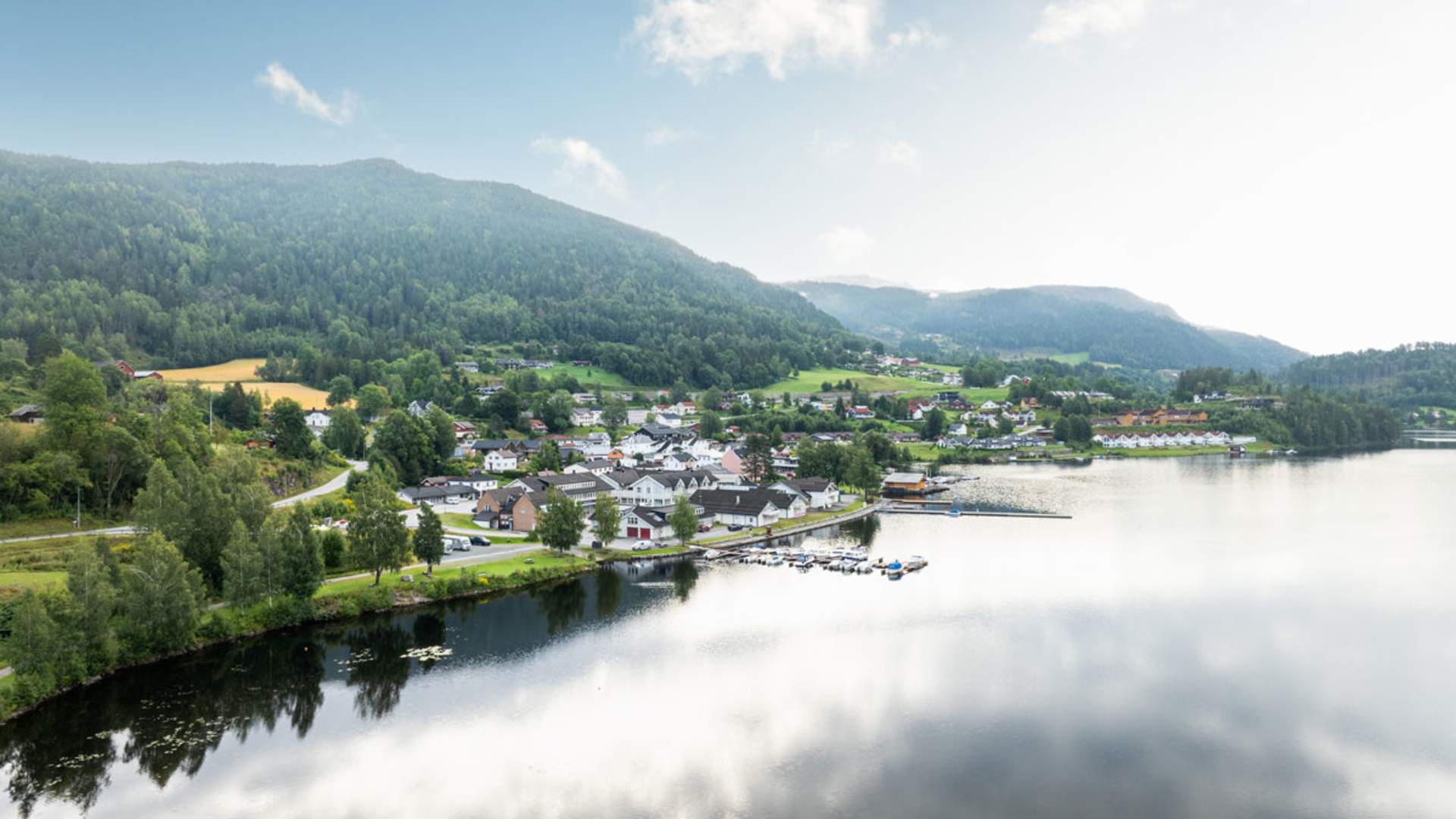 Kviteseid_sommer_dronebilde-Kviteseid-sentrum