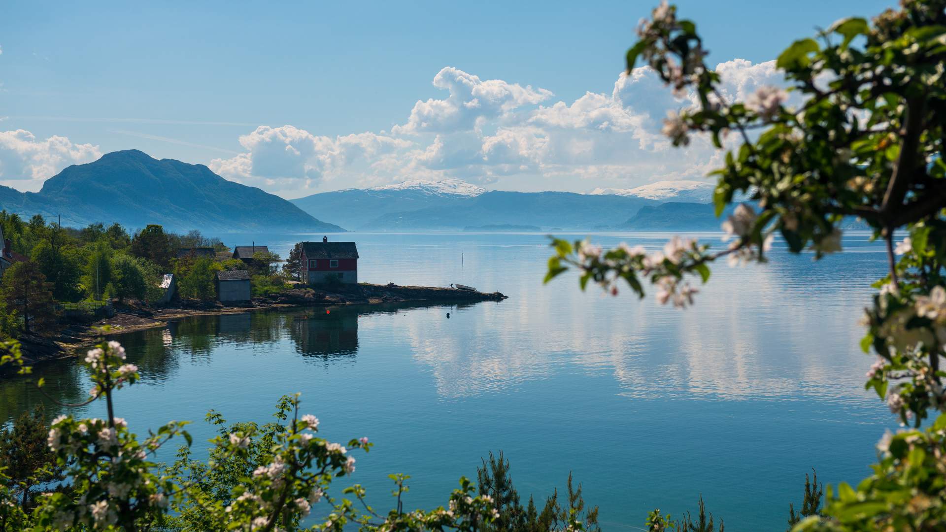 Langs_Nasjonal_Turistveg_Hardanger_mellom_Utne_og_Herand_hf4188_