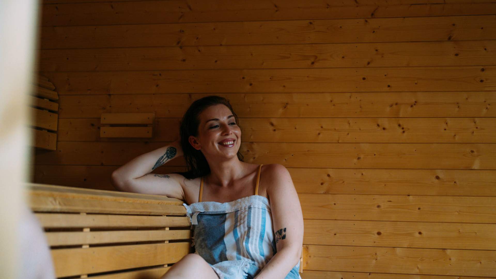 Lunde_skogens-rom-sauna_Even-Lundefaret-dame-i-badstue