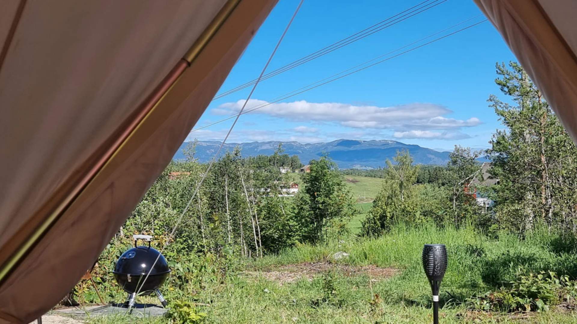 Lunde_sommer_utsikt-fra-glampingtelt-hos-Svenseid-Alpakka_1000x750