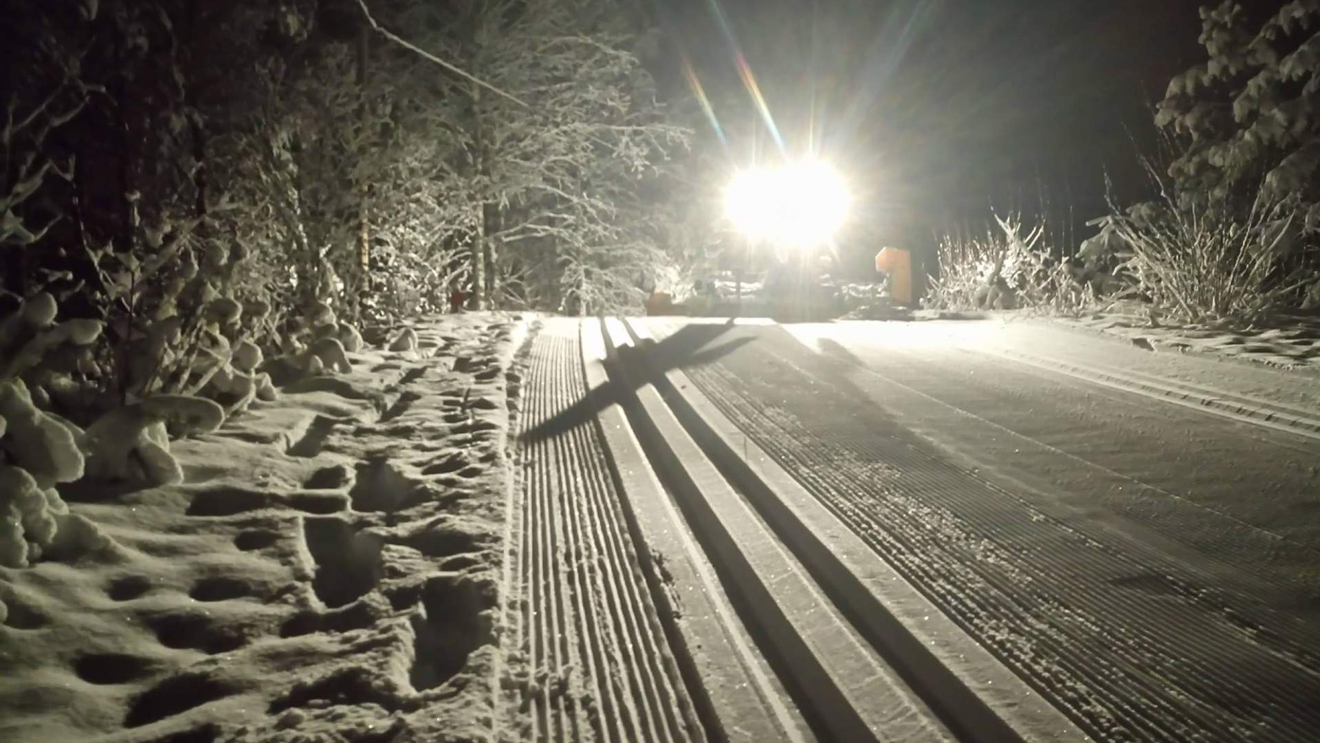 Lysløypa med lys og løypekjører. 2