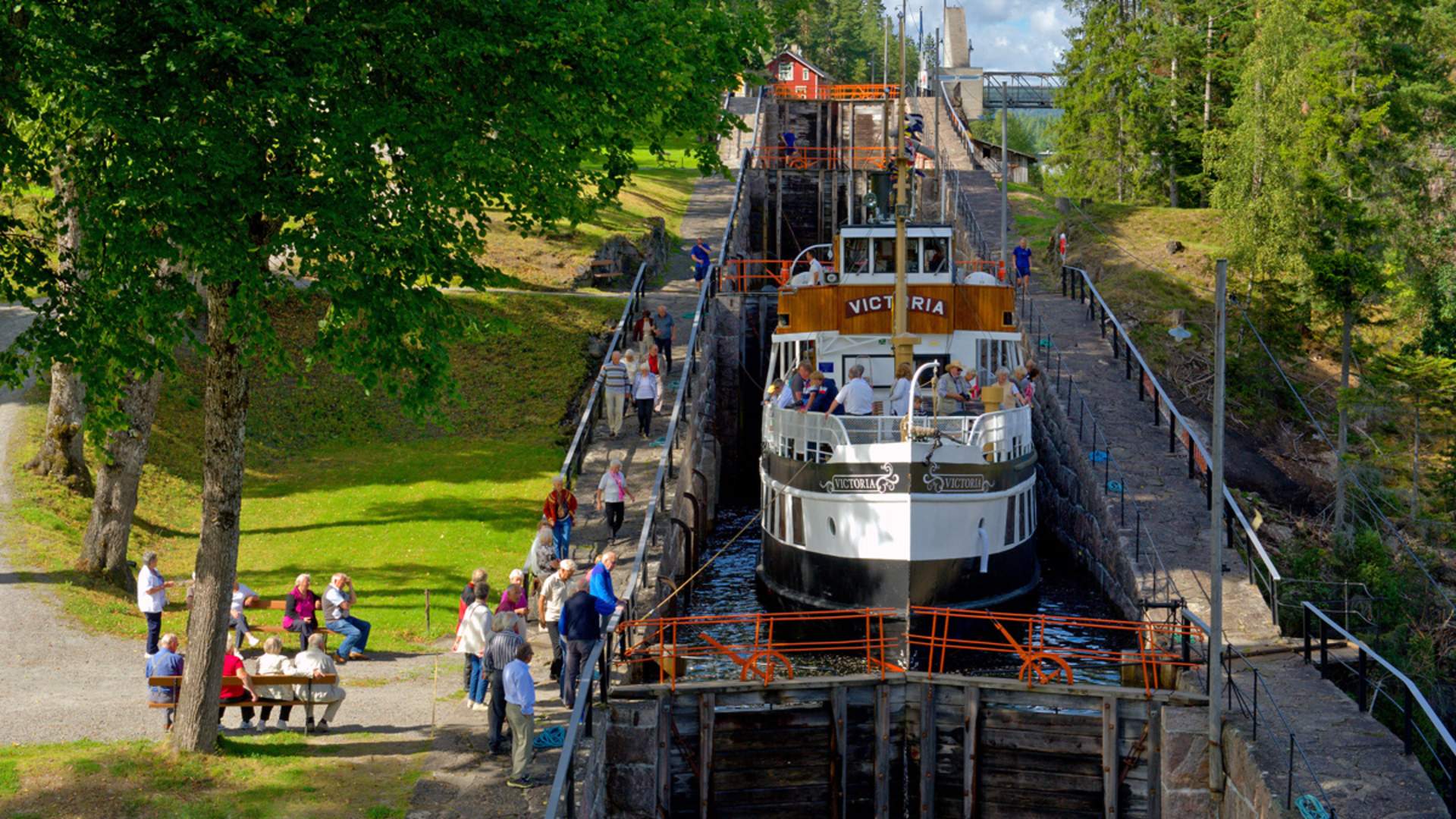 MS Victoria iVrangfoss-sluse Foto Kåre Pedersen