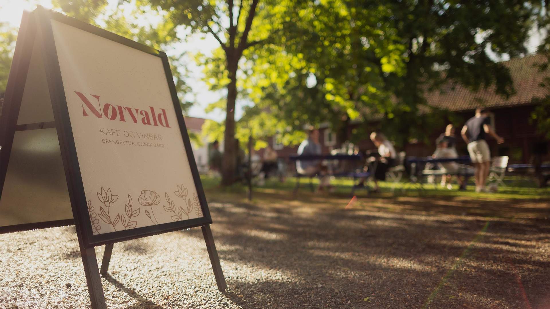Norvald Kafe og vinhus_Skiltbukk