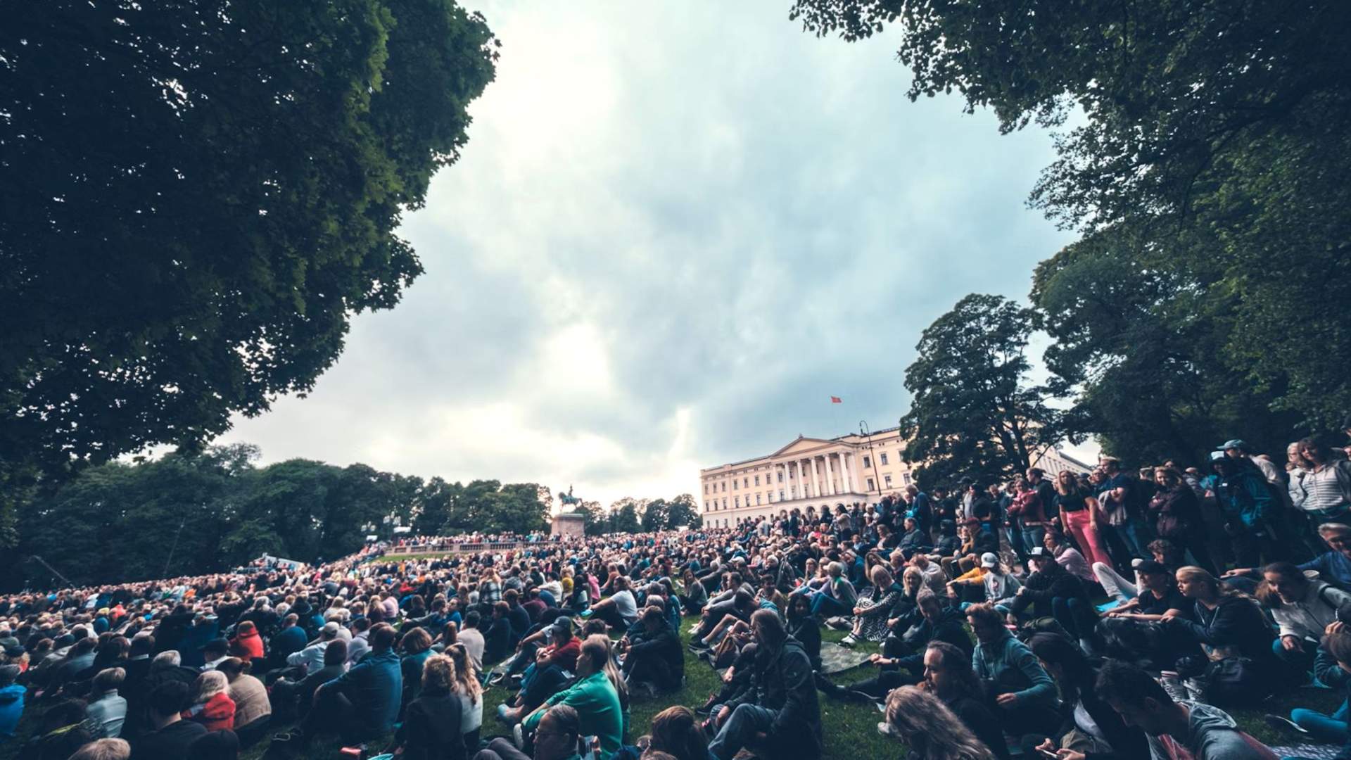 Outdoor concert at the Palace Square