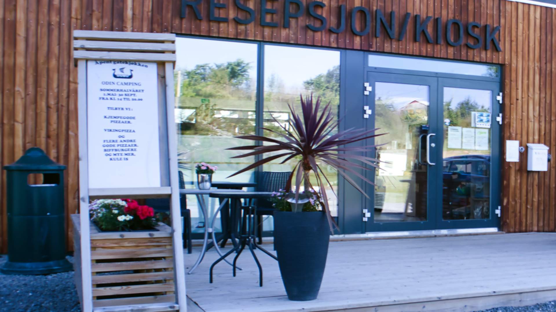 Inngangsparti til resepsjonen - Odin Camping