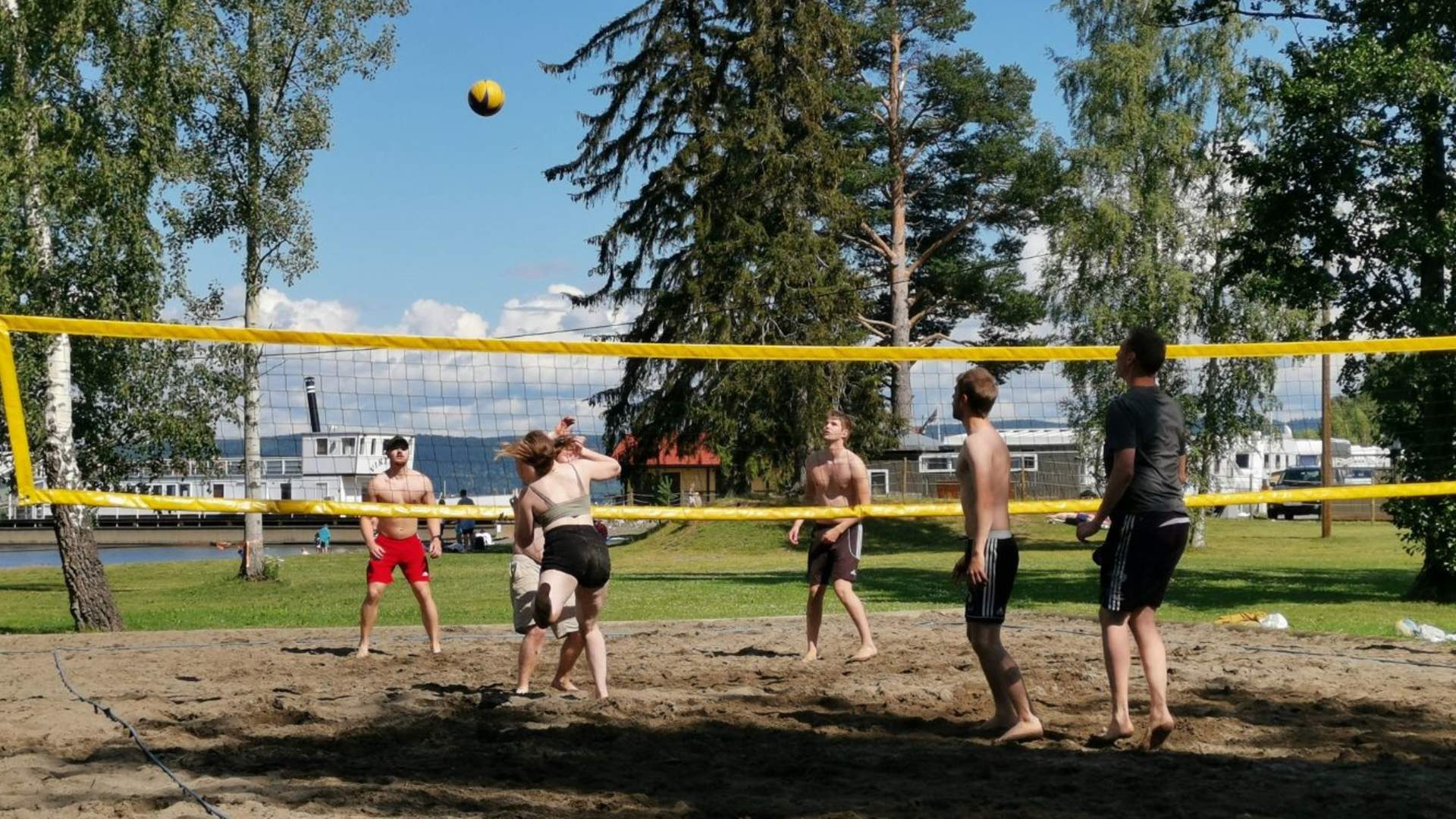 Volleyball i Evjua Strandpark