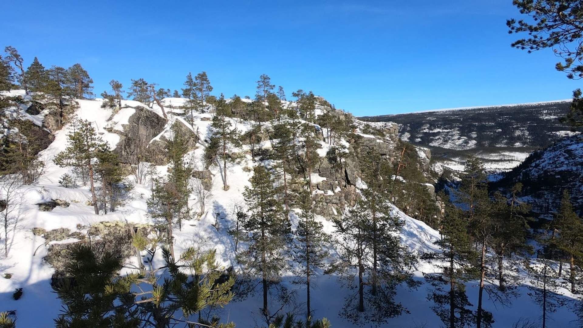 På vei ned i Jutulhogget
