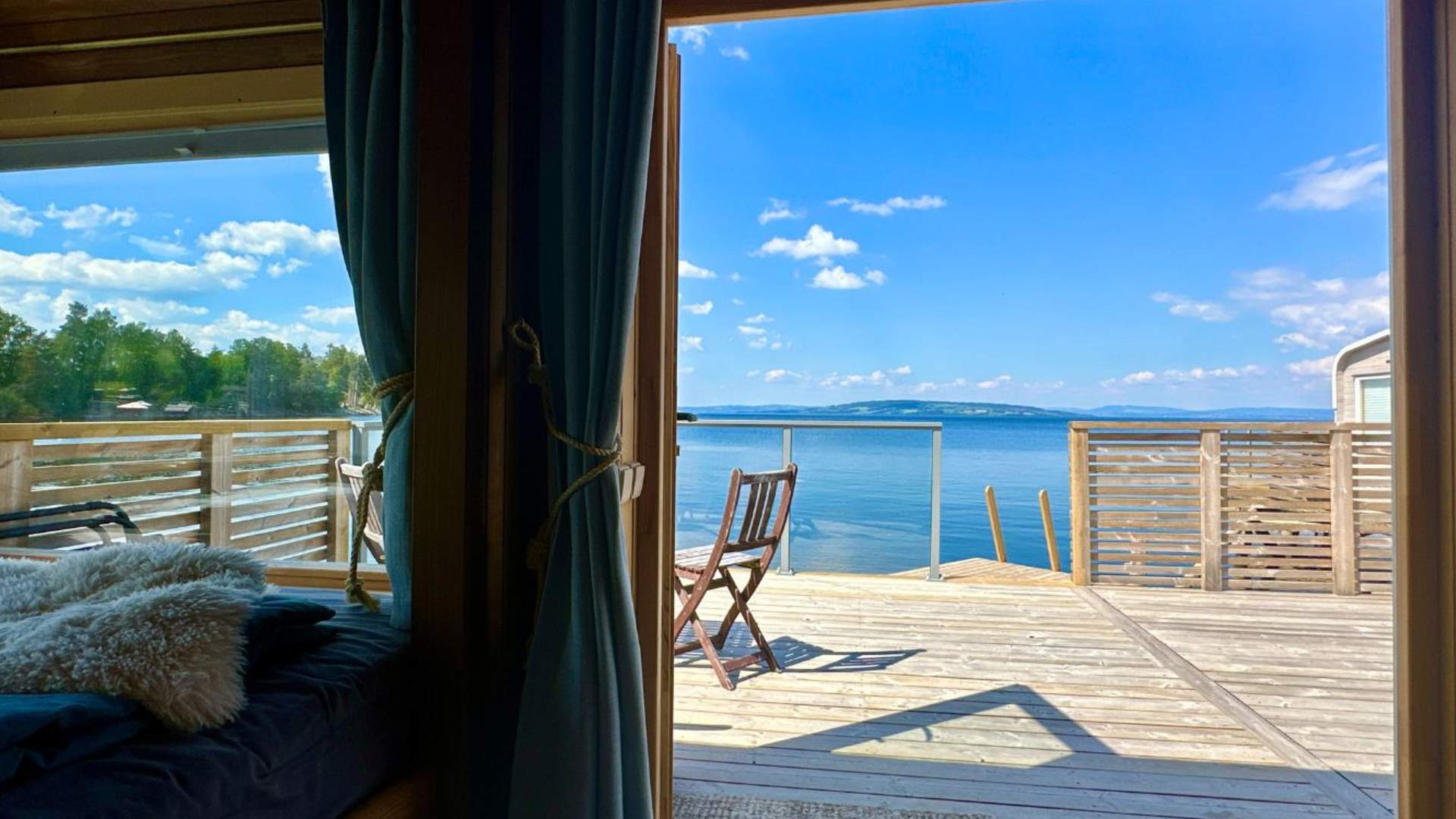 Panoramahytter i Evjua Strandpark, terrasse sett fra hytta