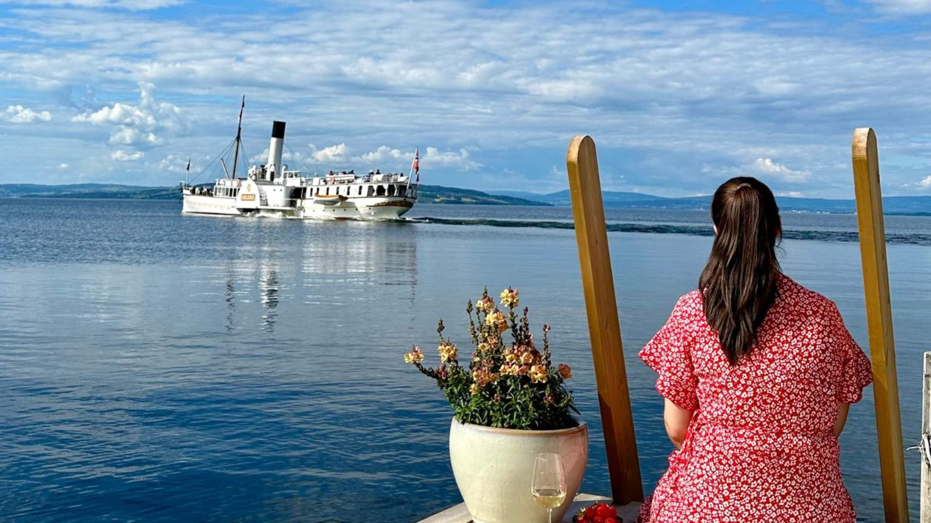 Panoramahytter i Evjua Strandpark, avslapning på bryggekanten