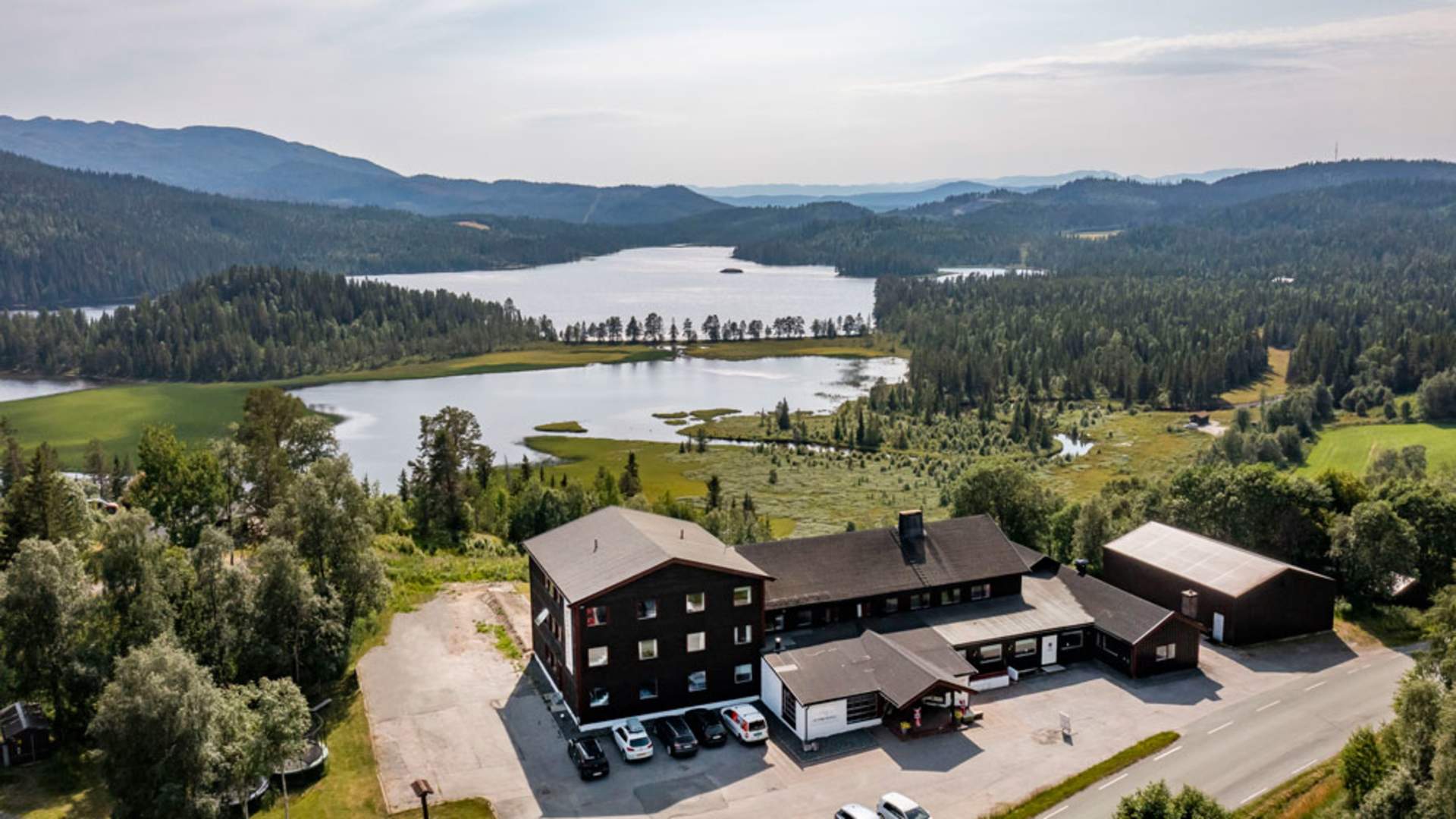 Rauland_sommer_dronebilde-Austbø-Hotell_1000x562